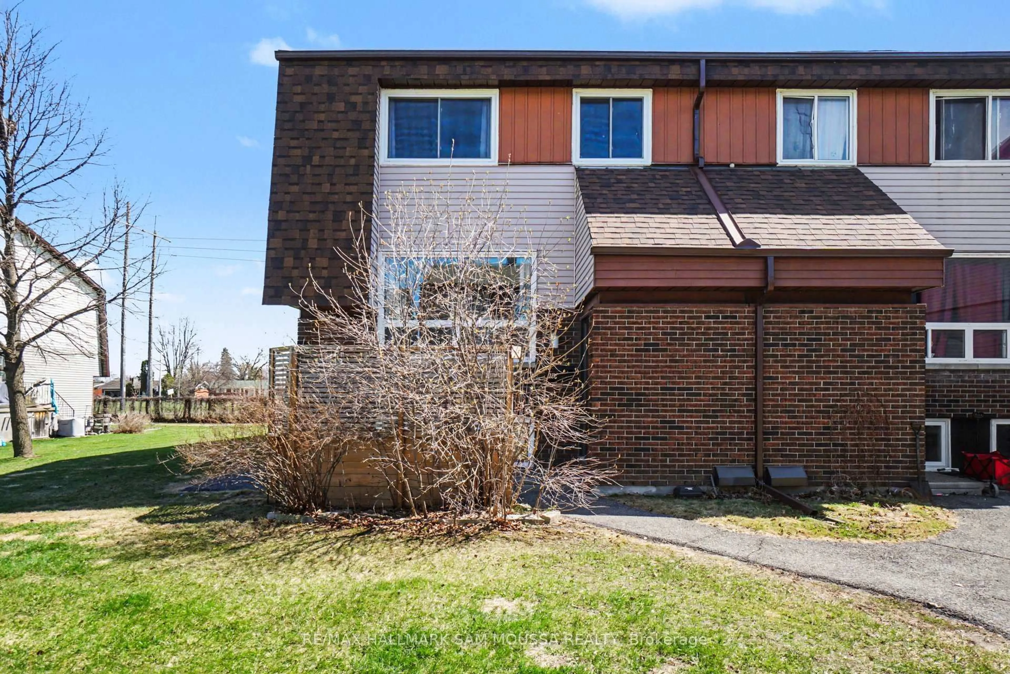 Home with brick exterior material, street for 28C Woodvale Green, Ottawa Ontario K2G 4H4