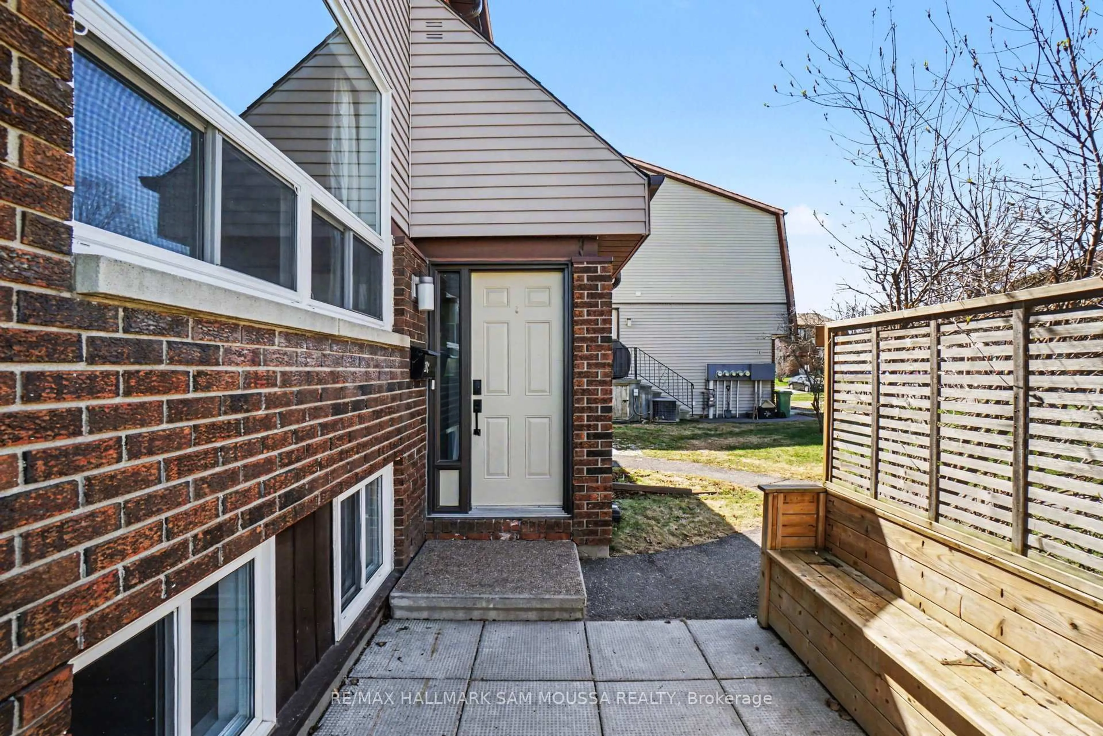 Unknown for 28C Woodvale Green, Ottawa Ontario K2G 4H4