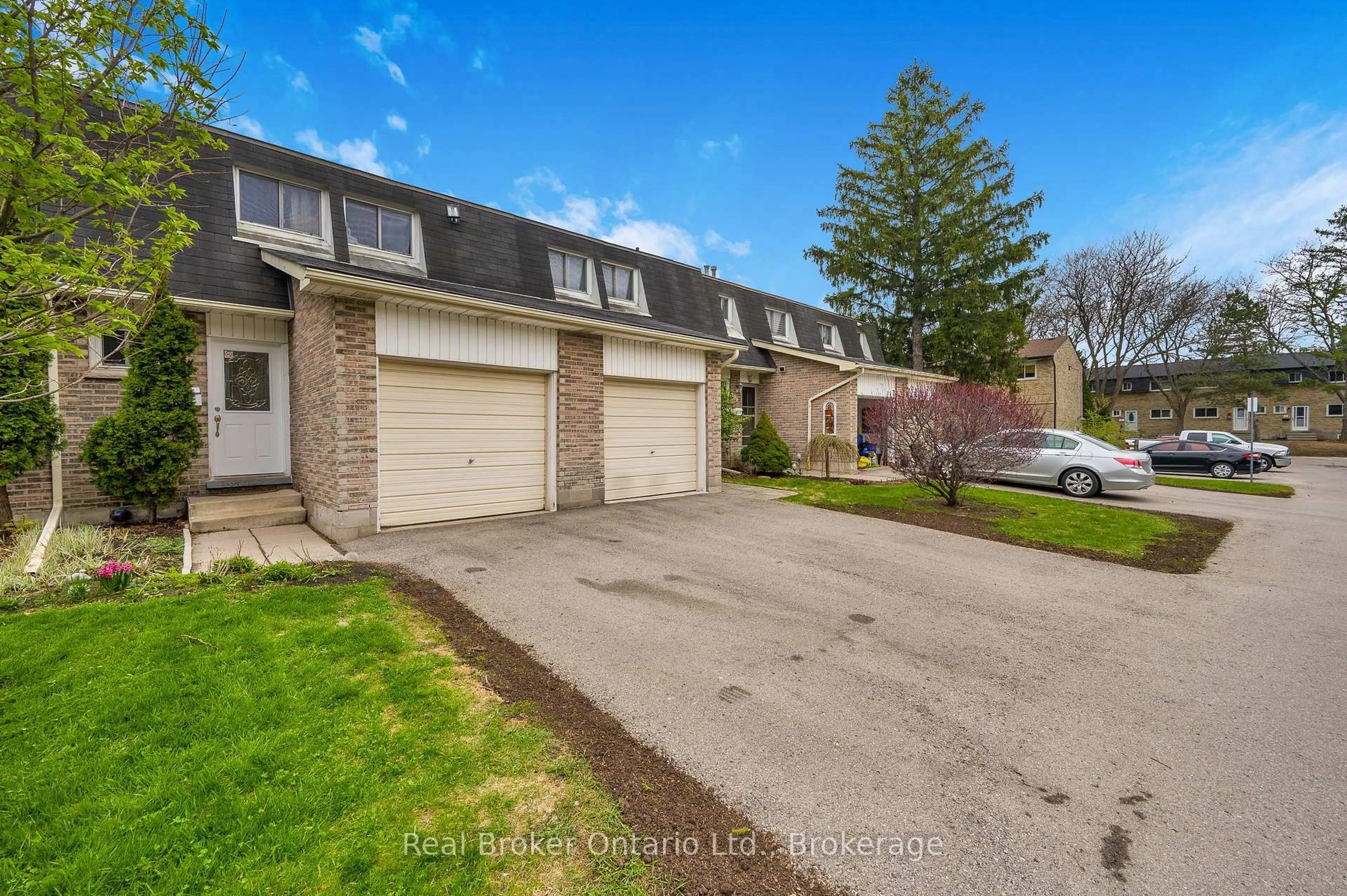 A pic from outside/outdoor area/front of a property/back of a property/a pic from drone, street for 1420 Garth St #41, Hamilton Ontario L9B 1R6