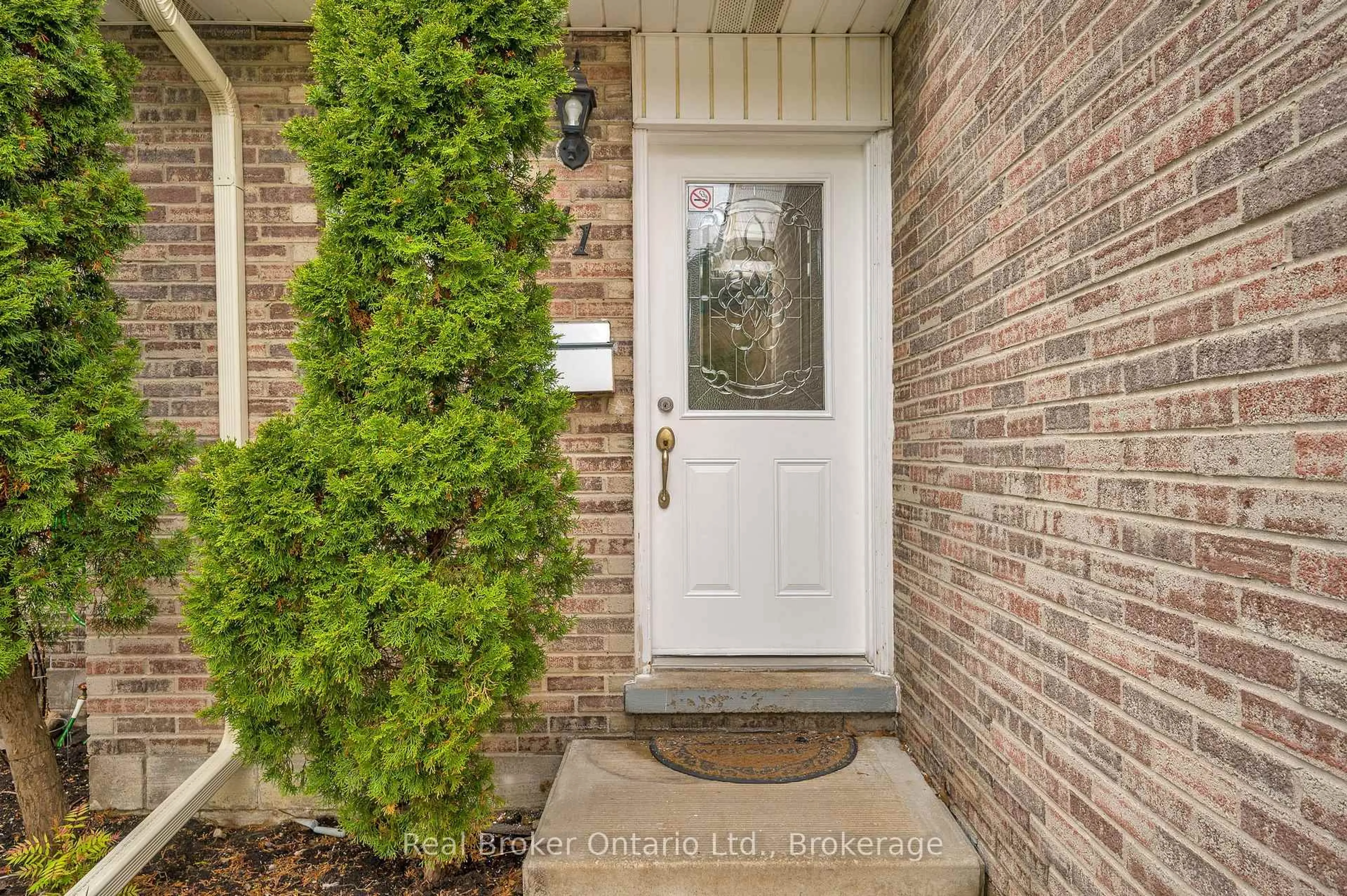 Indoor entryway for 1420 Garth St #41, Hamilton Ontario L9B 1R6