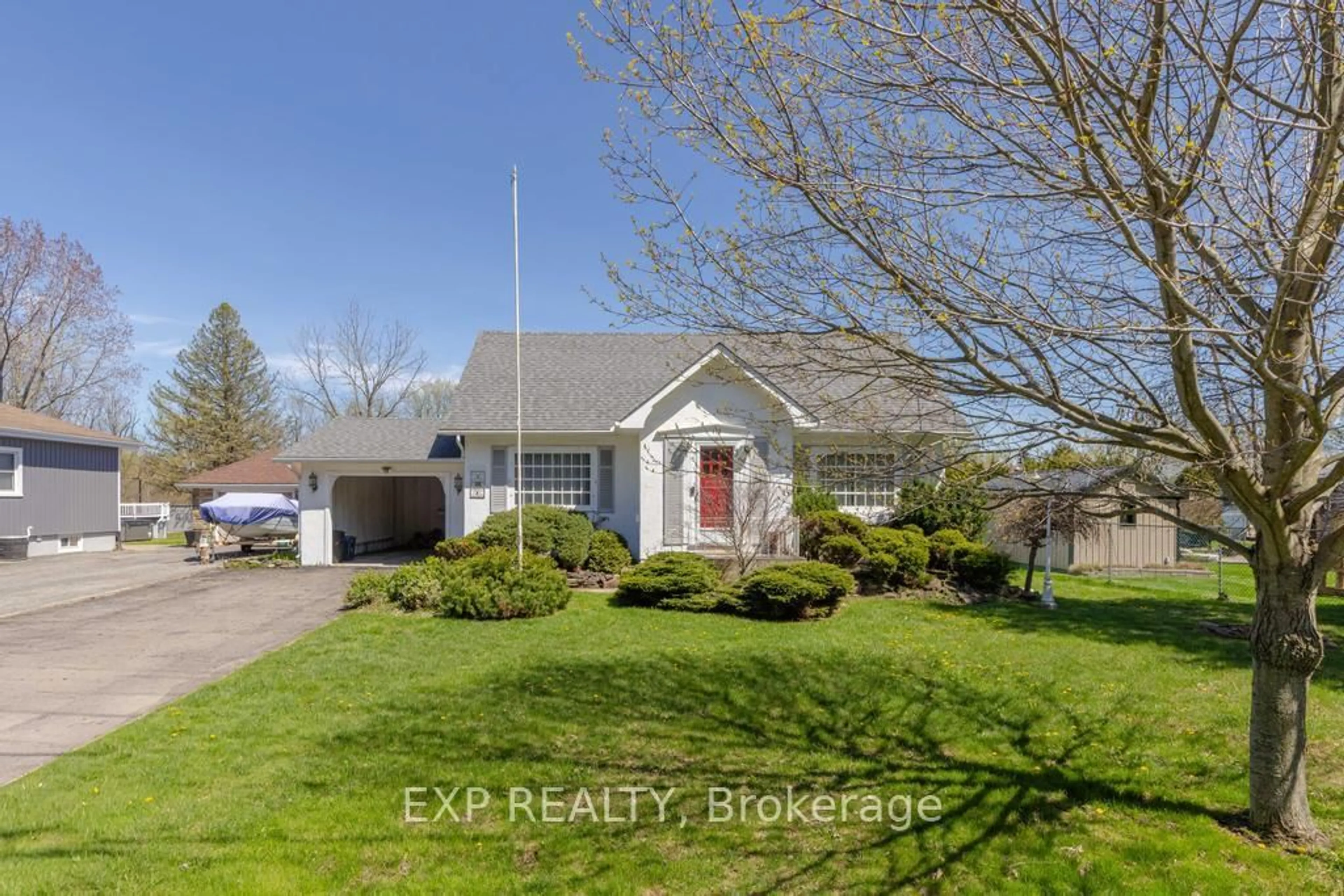 A pic from outside/outdoor area/front of a property/back of a property/a pic from drone, street for 412 South Pelham Rd, Welland Ontario L3C 3C6