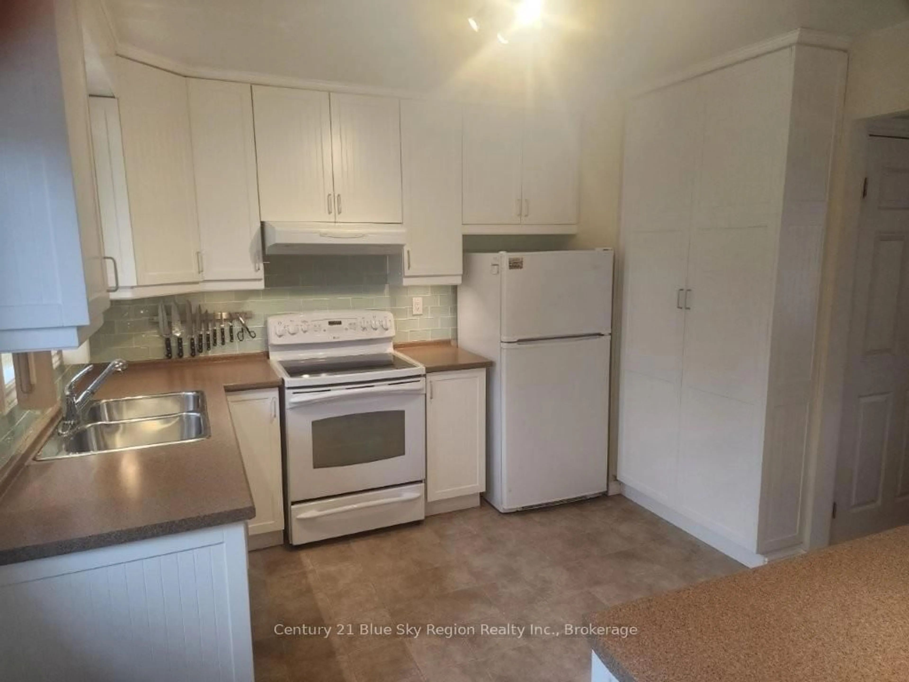 Standard kitchen, unknown for 1976 Mckeown Ave, North Bay Ontario P1B 7N6