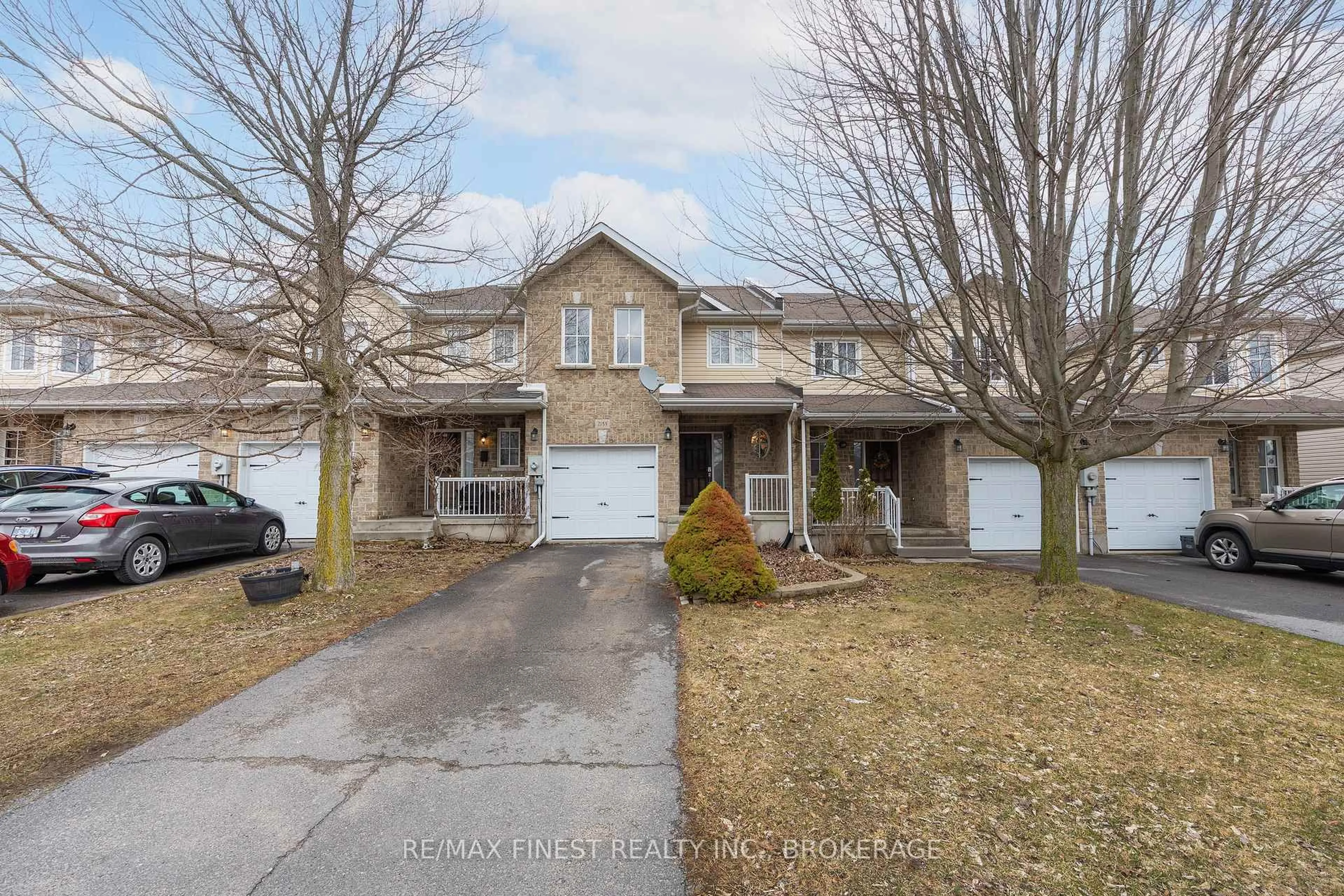 A pic from outside/outdoor area/front of a property/back of a property/a pic from drone, street for 2189 Swanfield St, Kingston Ontario K7M 0A9