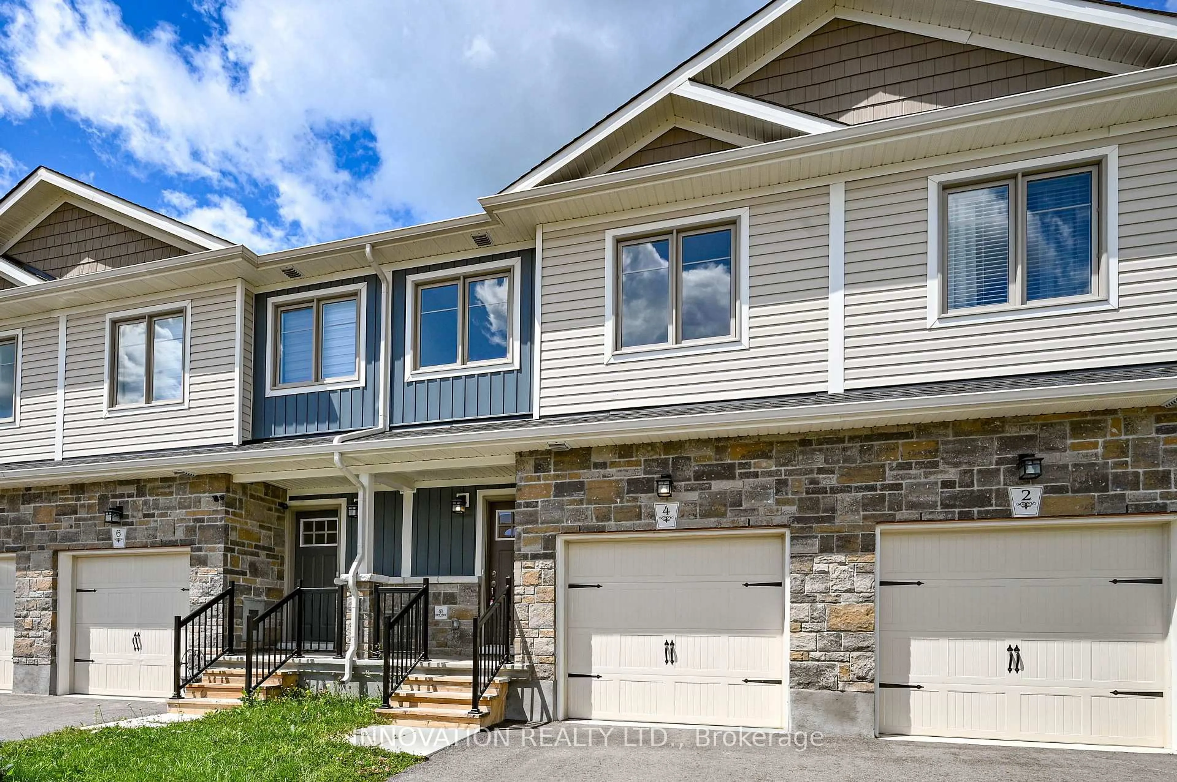 Home with vinyl exterior material, unknown for 4 Staples Blvd, Smiths Falls Ontario K7A 0A2