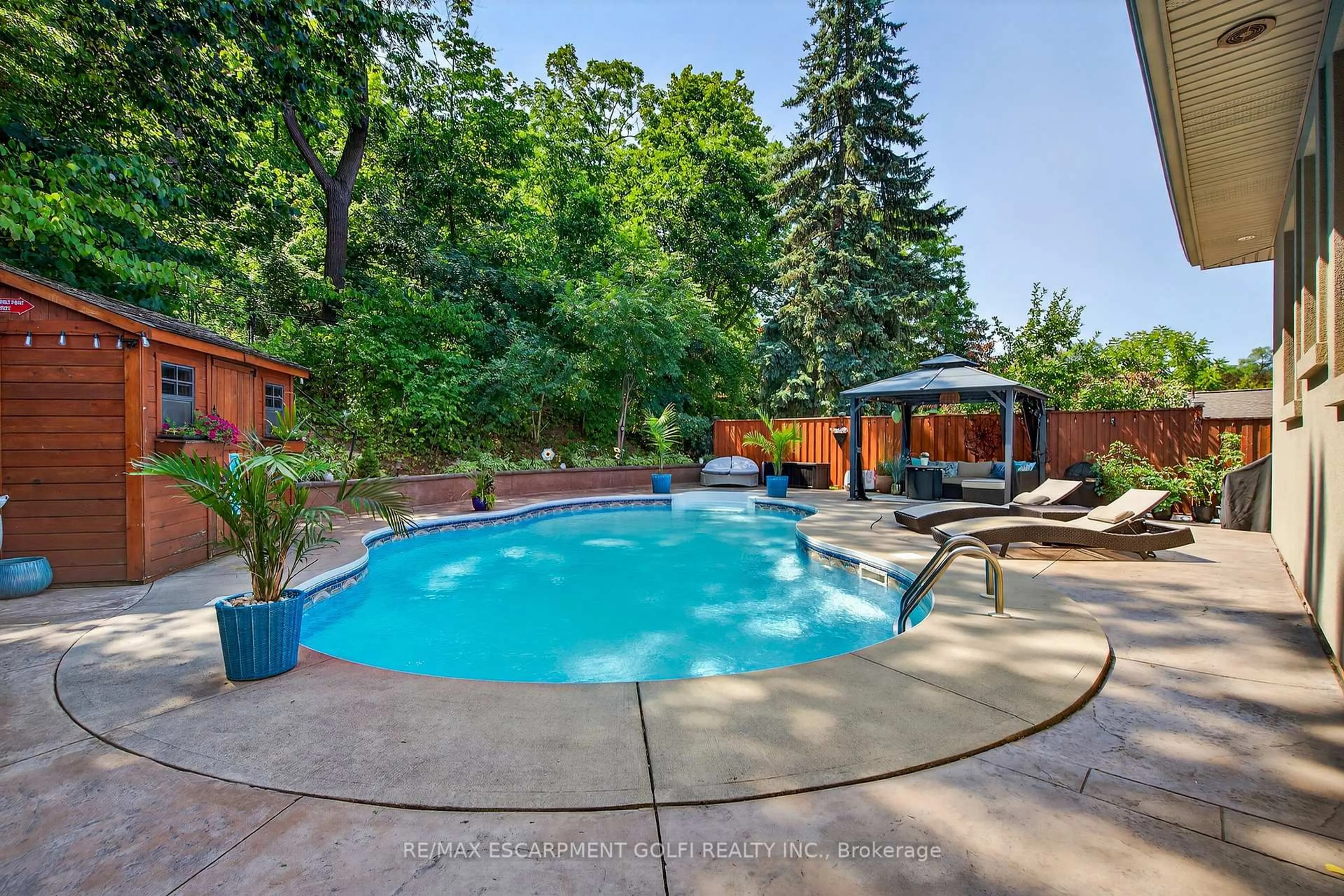 Pool for 48 Brentwood Dr, Hamilton Ontario L8G 2W8