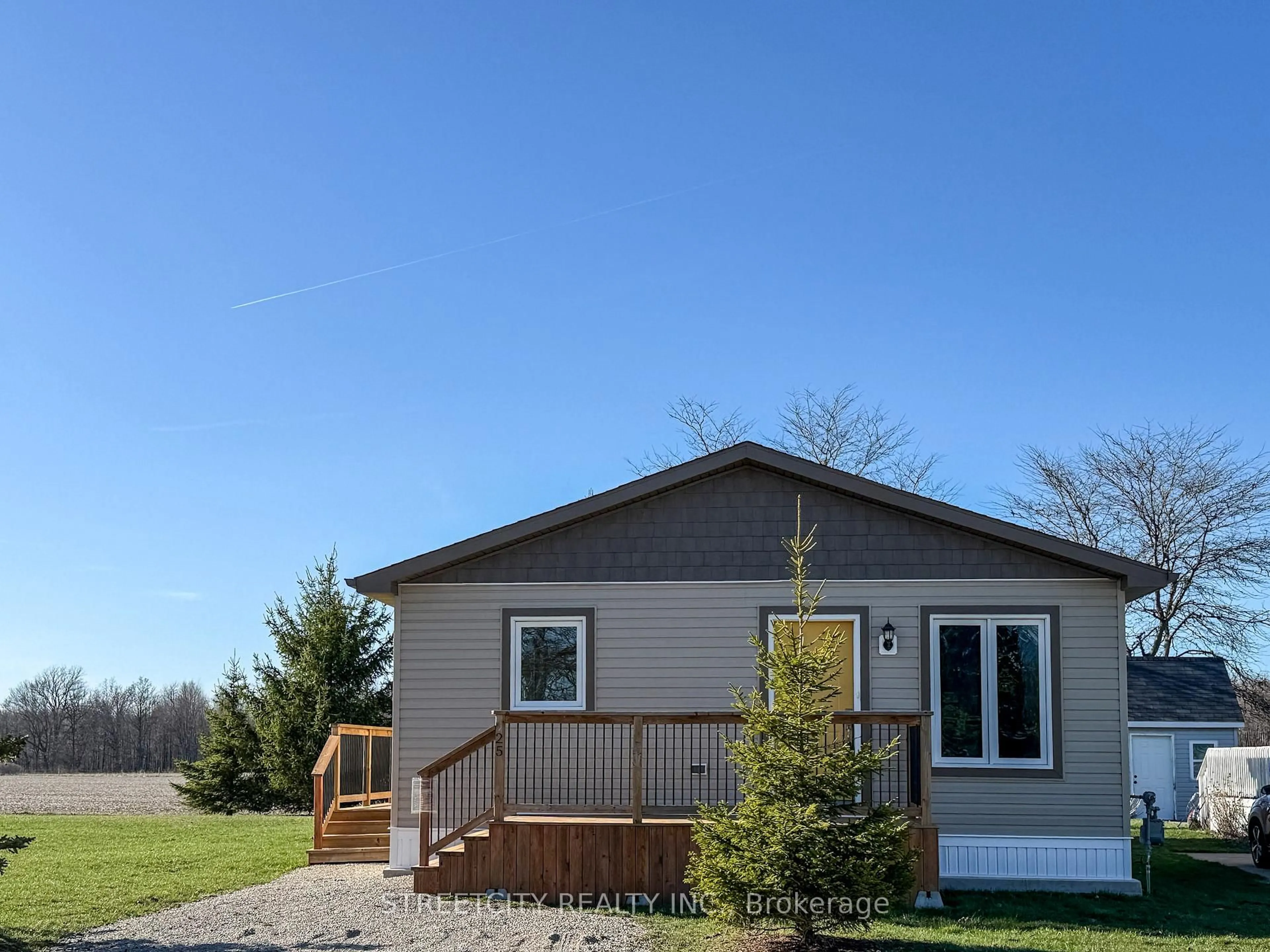 Home with vinyl exterior material, unknown for 2761 Oil Heritage Rd #25, Oil Springs Ontario N0N 1P0