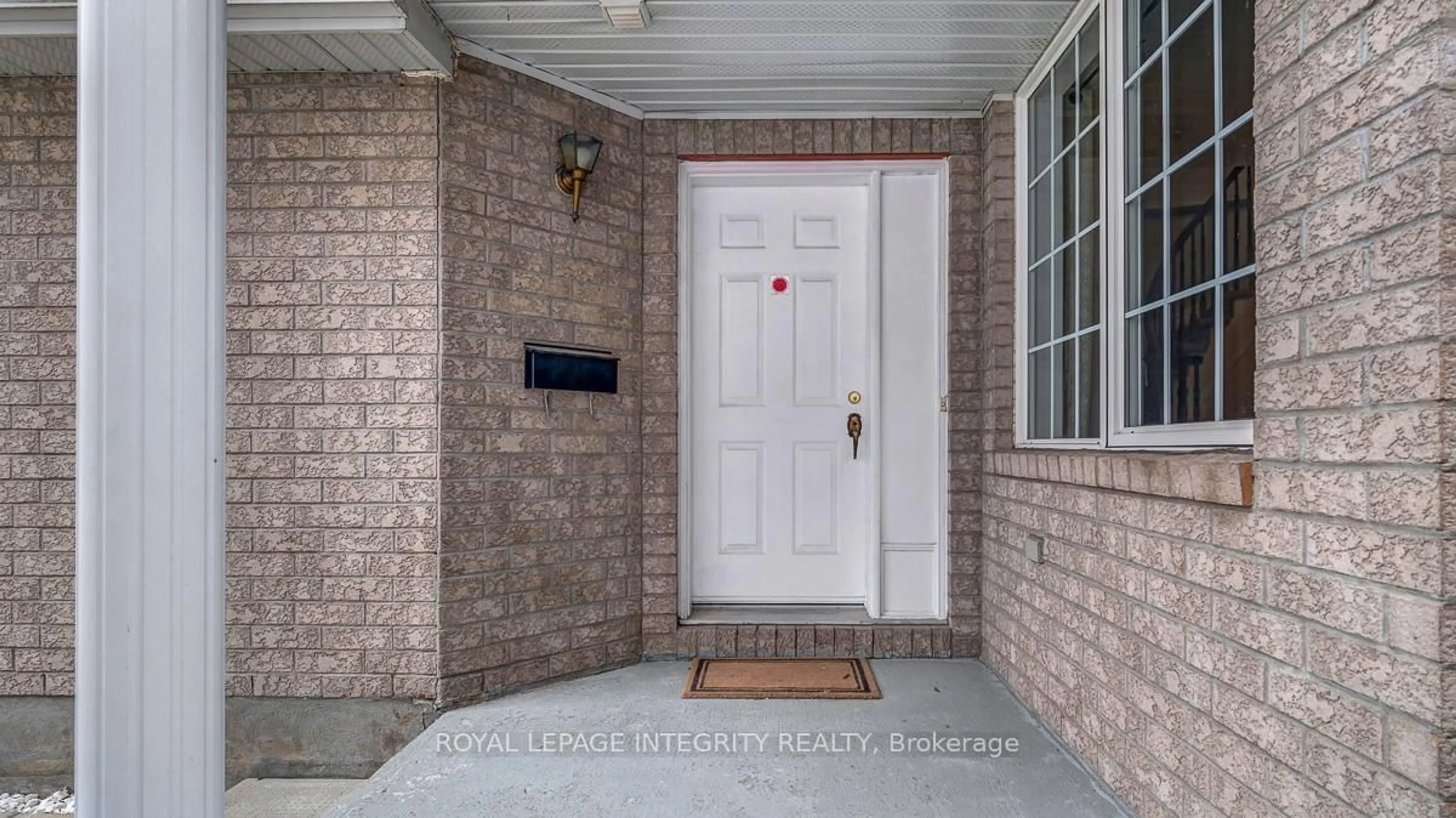 Indoor entryway for 58 Edgeware Dr, Ottawa Ontario K2J 4X3
