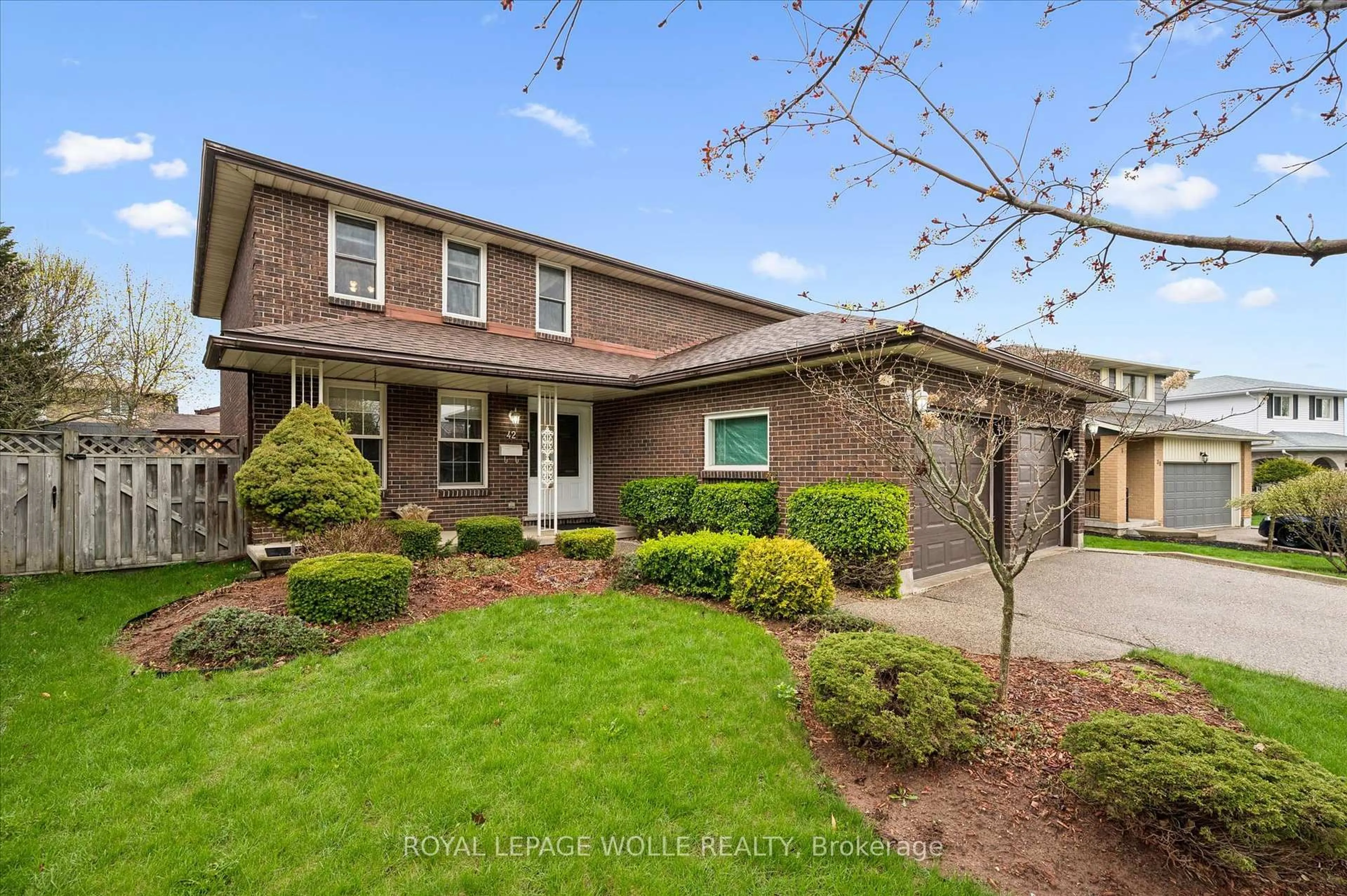 Home with brick exterior material, street for 42 Trailview Dr, Kitchener Ontario N2N 1V9