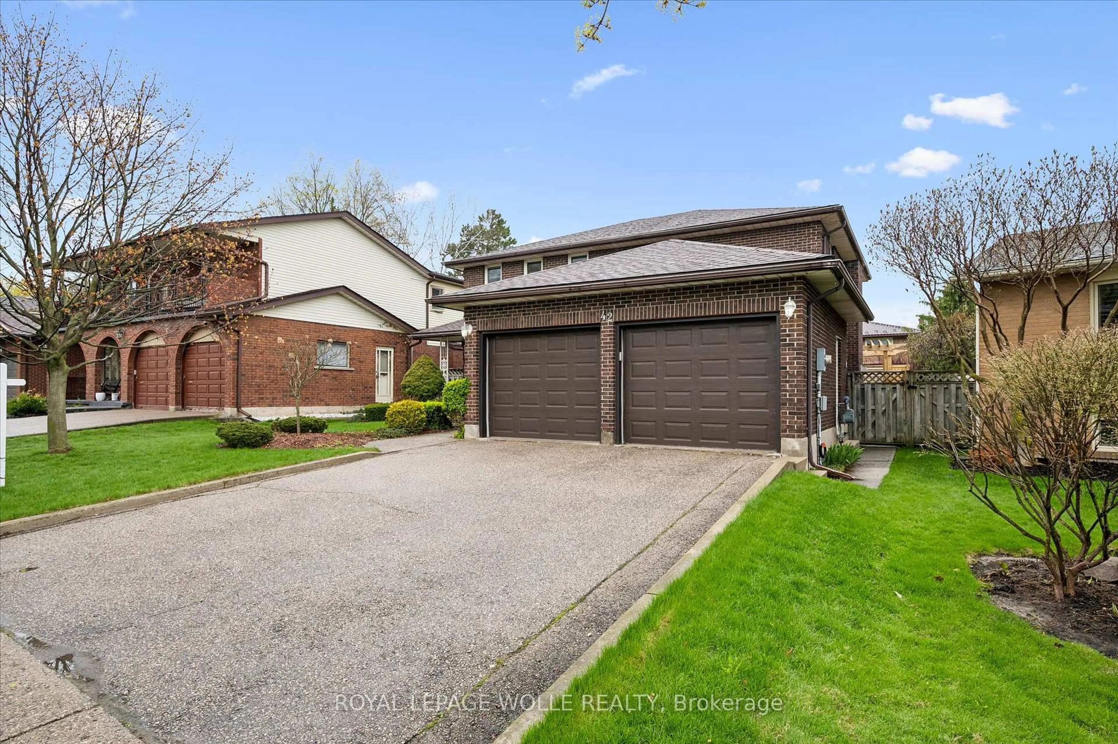Home with brick exterior material, street for 42 Trailview Dr, Kitchener Ontario N2N 1V9