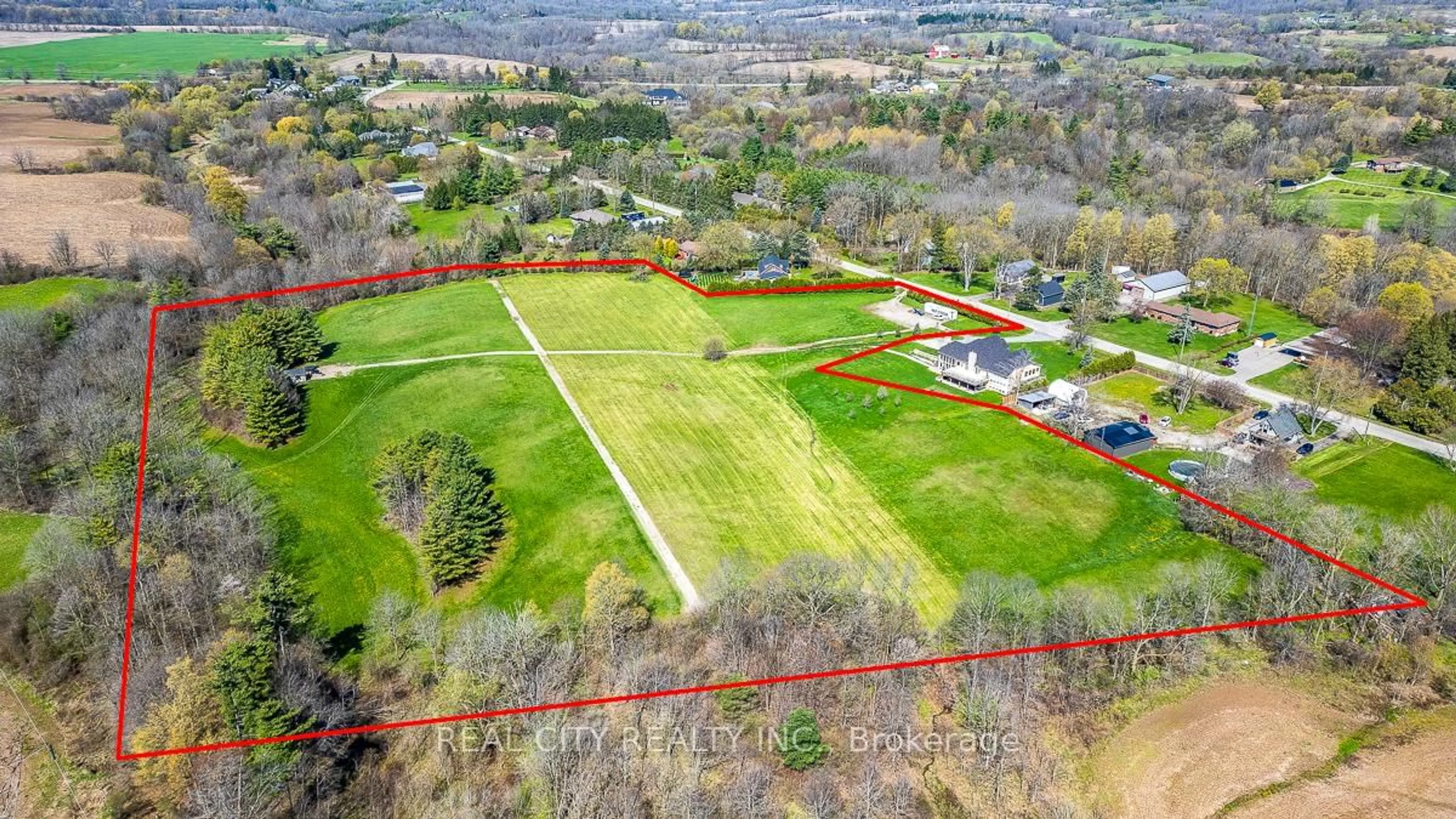 A pic from outside/outdoor area/front of a property/back of a property/a pic from drone, building for 47 River Rd, Brantford Ontario N3R 0C1