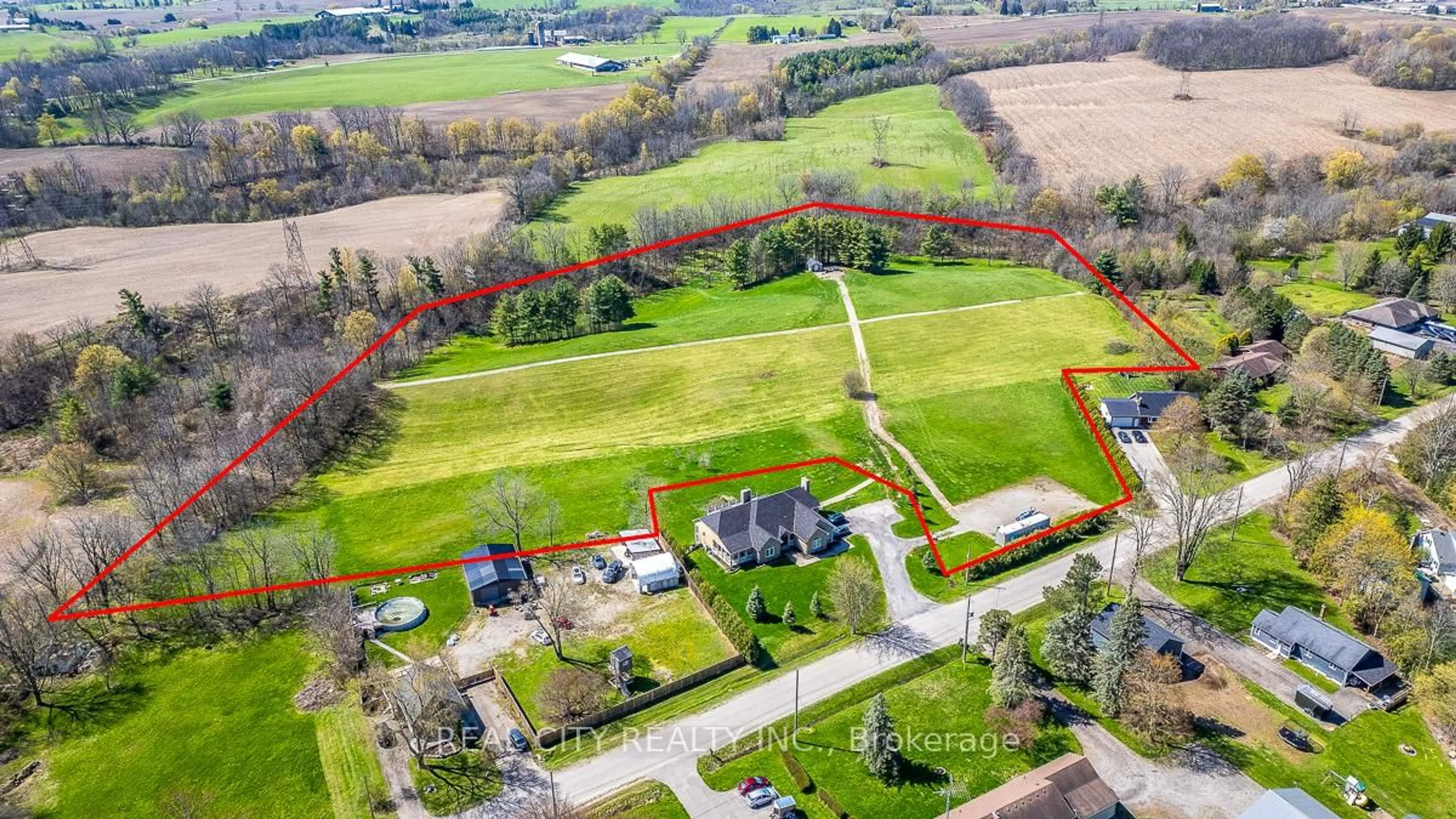 A pic from outside/outdoor area/front of a property/back of a property/a pic from drone, street for 47 River Rd, Brantford Ontario N3R 0C1