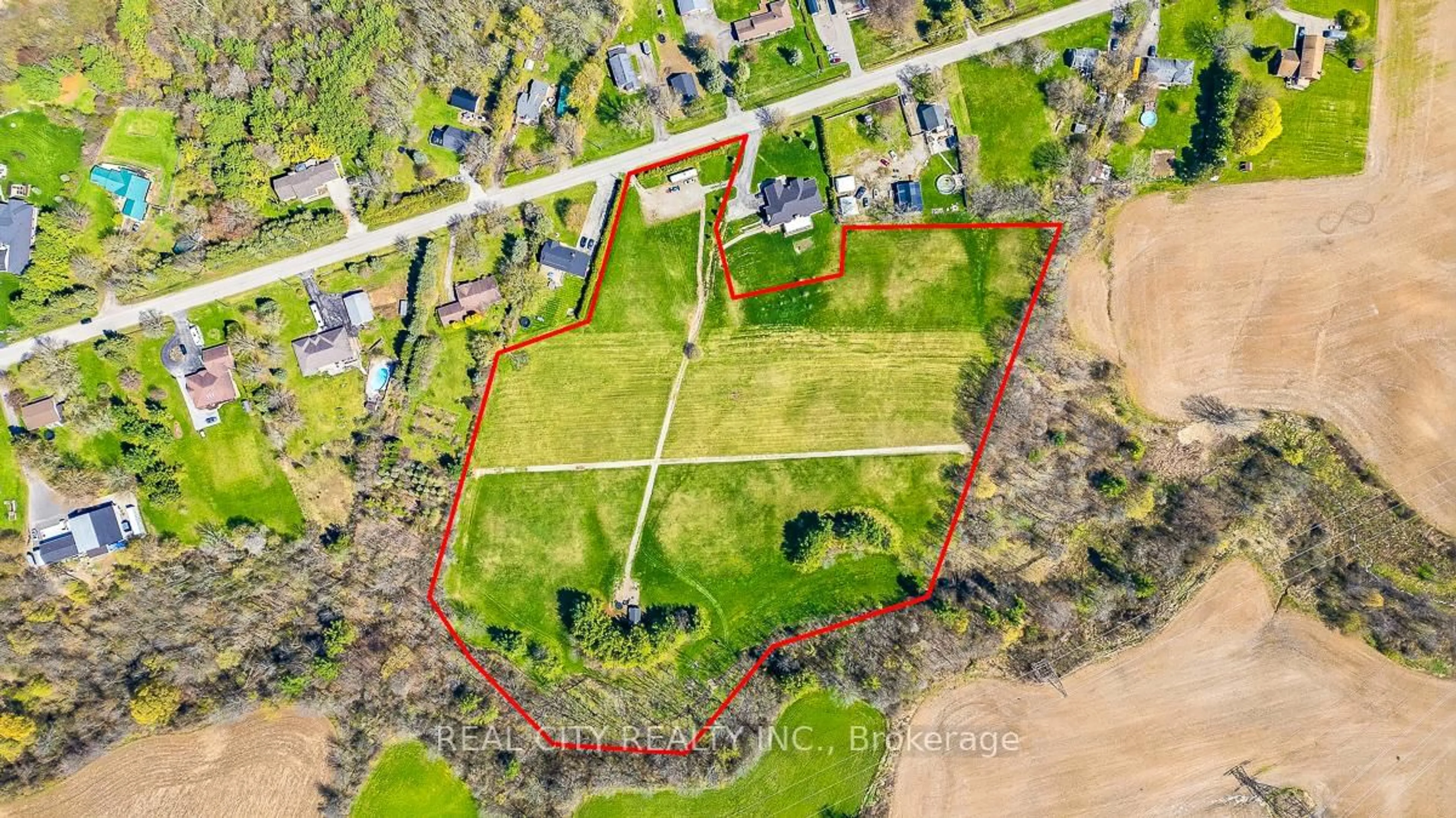 A pic from outside/outdoor area/front of a property/back of a property/a pic from drone, street for 47 River Rd, Brantford Ontario N3R 0C1
