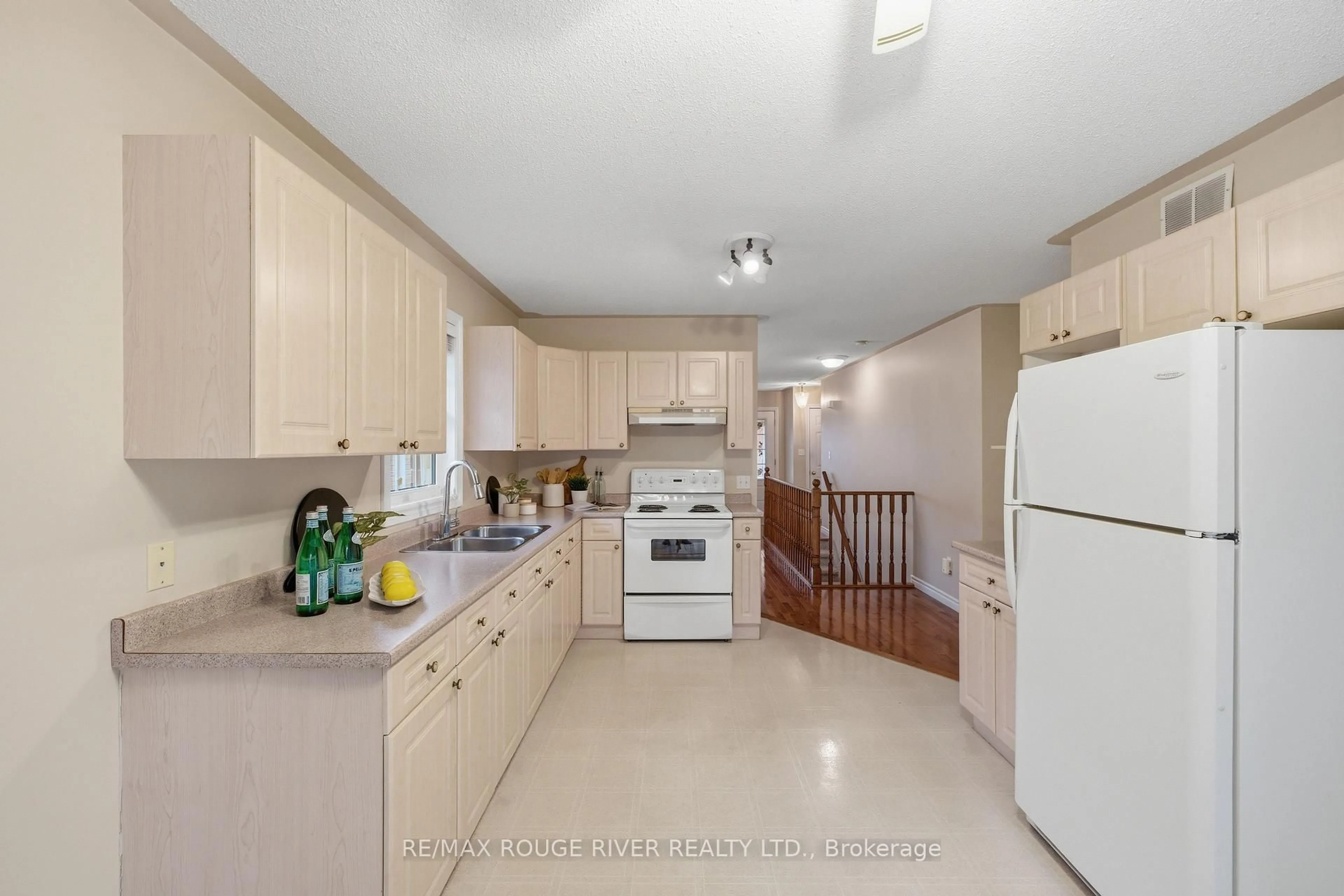 Standard kitchen, unknown for 90 Trefusis St, Port Hope Ontario L1A 4J2