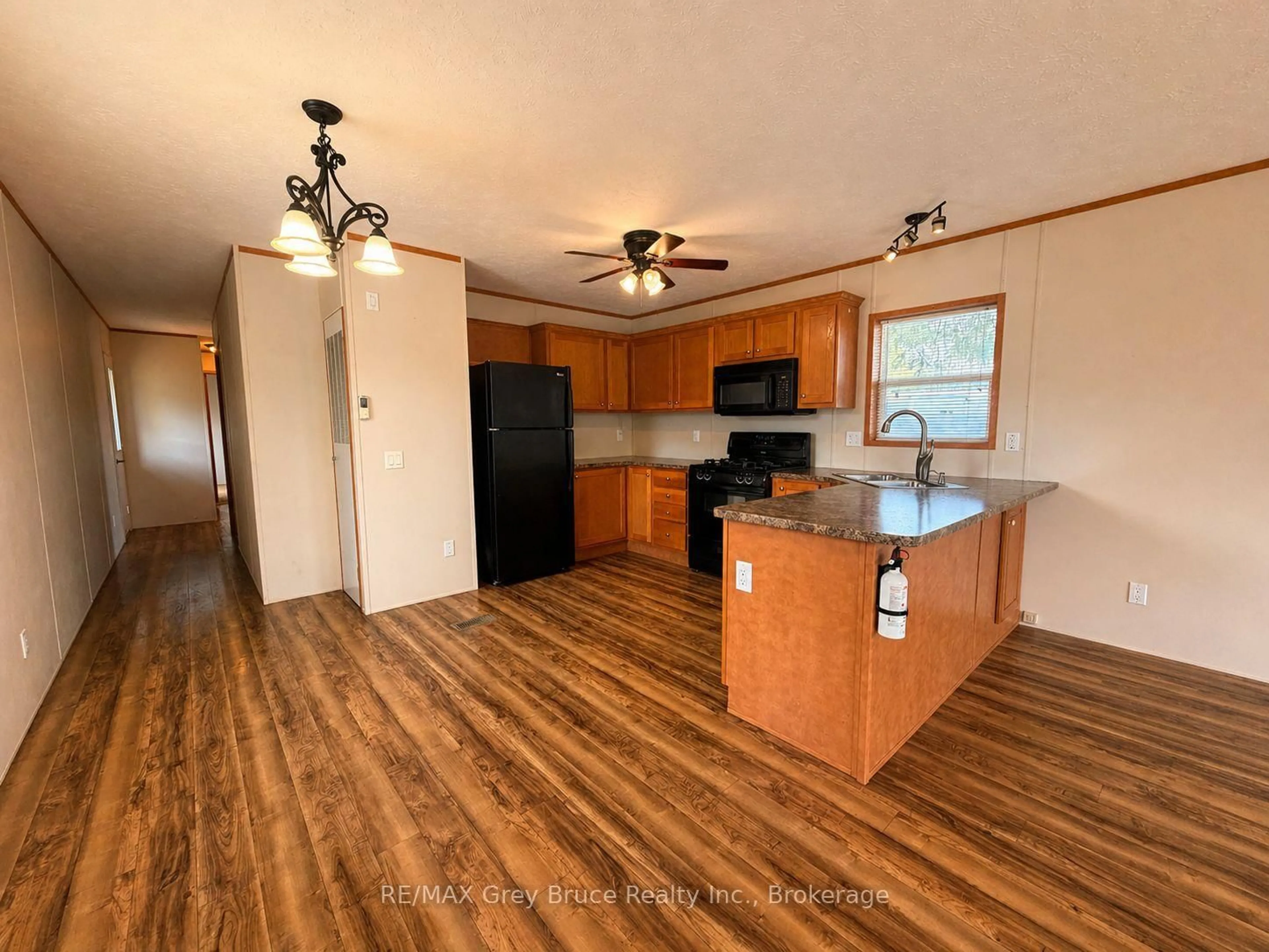 Open concept kitchen, wood/laminate floor for 121 Sussex Sq, Georgian Bluffs Ontario N4K 5N5