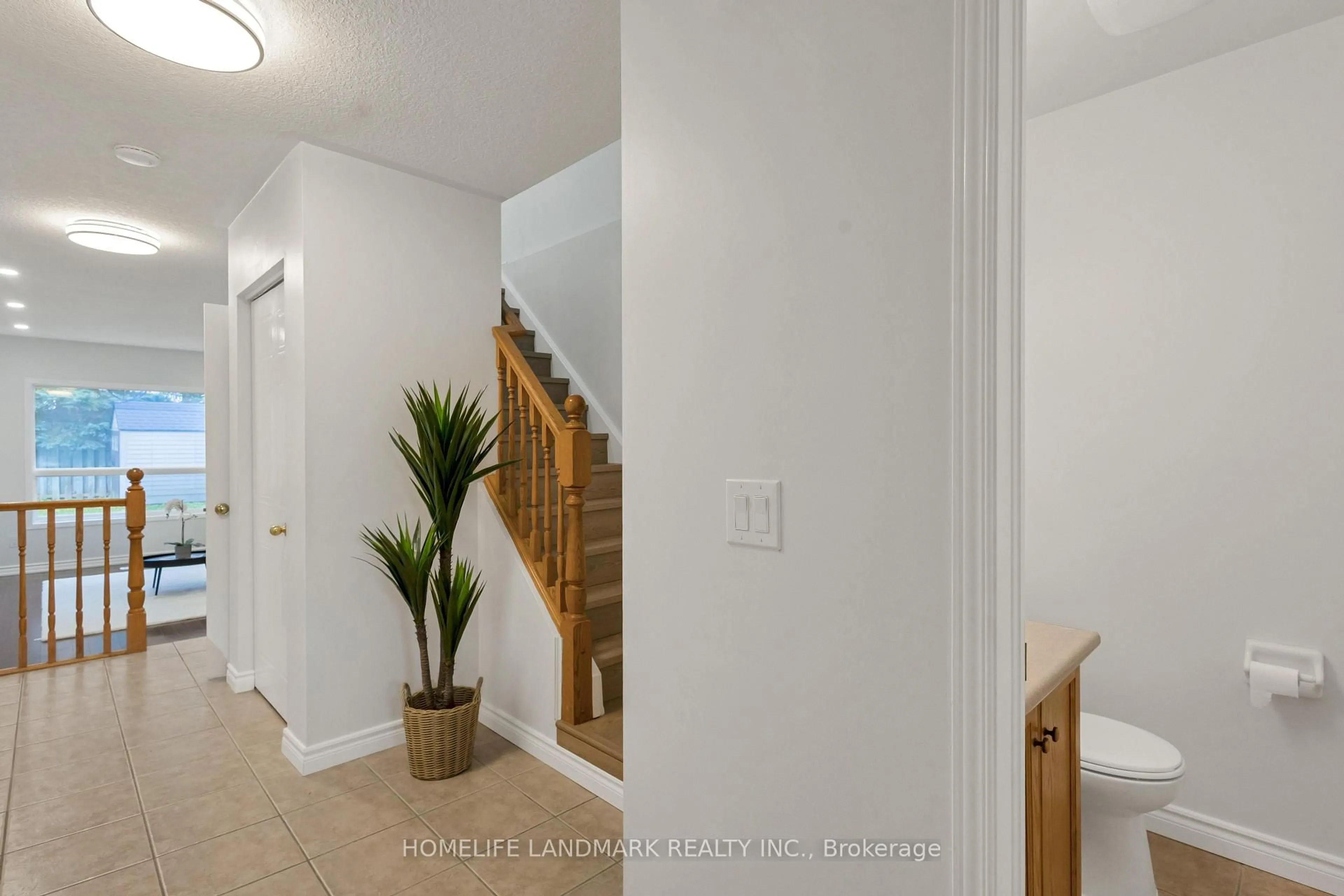 Indoor entryway for 366 HAVENDALE Cres, Waterloo Ontario N2T 2T4
