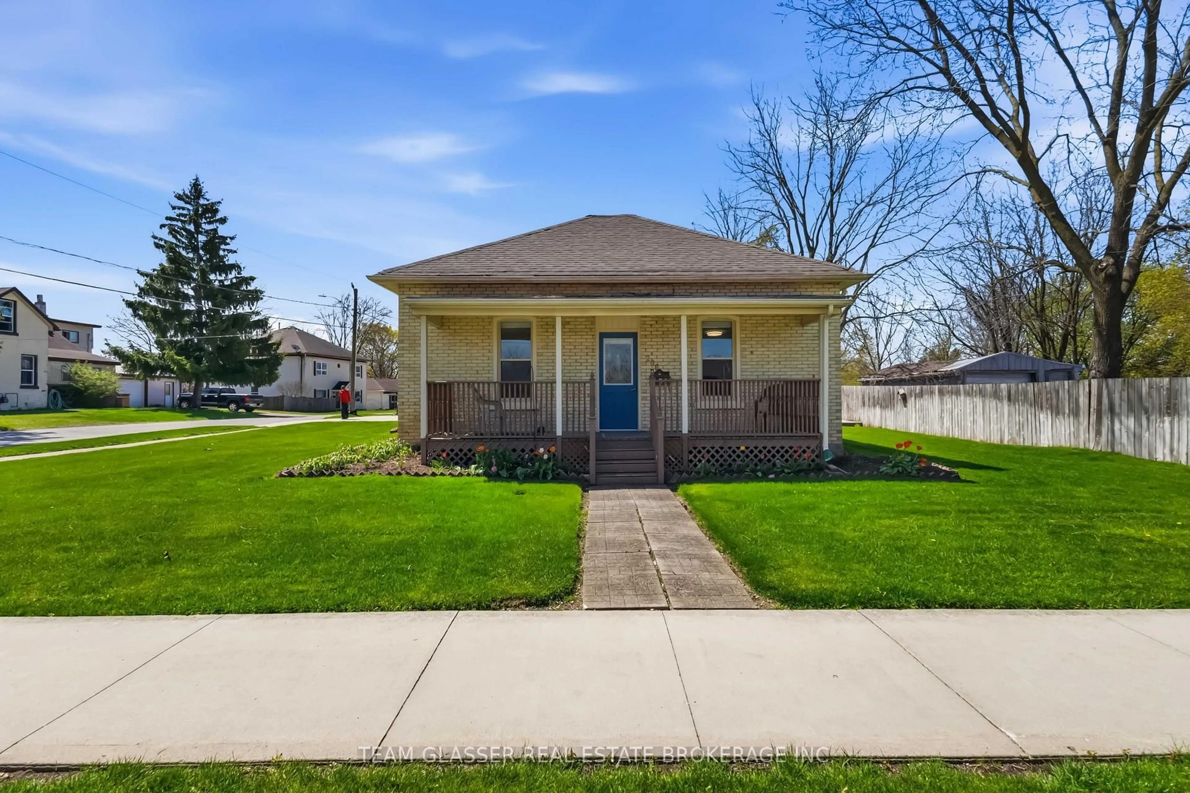 Home with brick exterior material, street for 208 ELLOR St, Strathroy-Caradoc Ontario N7G 2L3