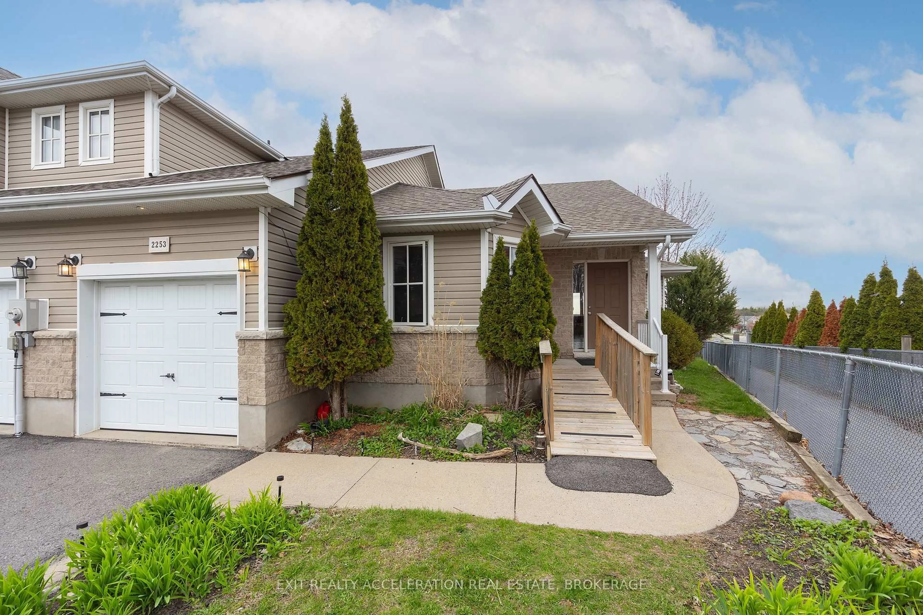 Unknown for 2253 Swanfield St, Kingston Ontario K7M 0A8