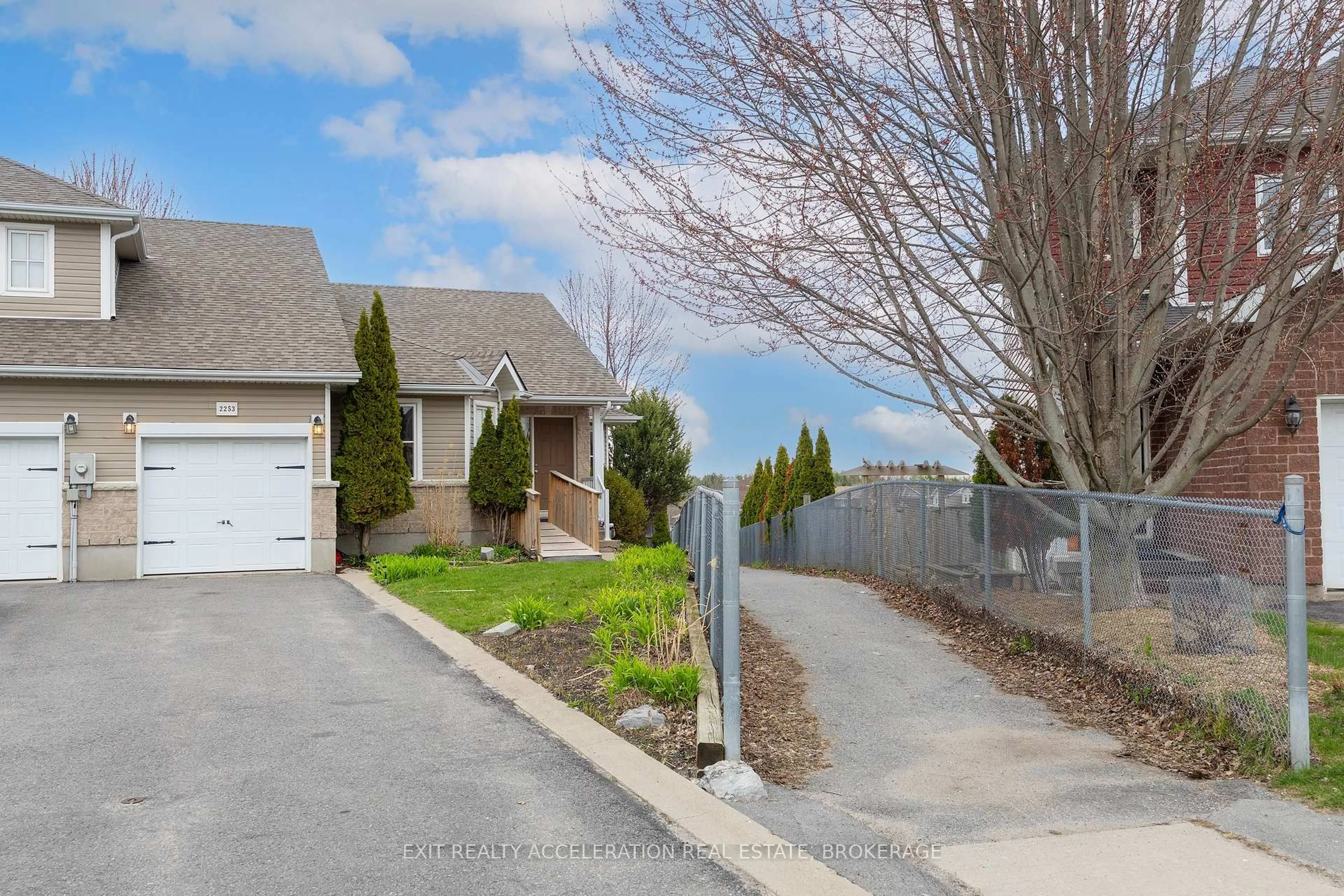 A pic from outside/outdoor area/front of a property/back of a property/a pic from drone, street for 2253 Swanfield St, Kingston Ontario K7M 0A8