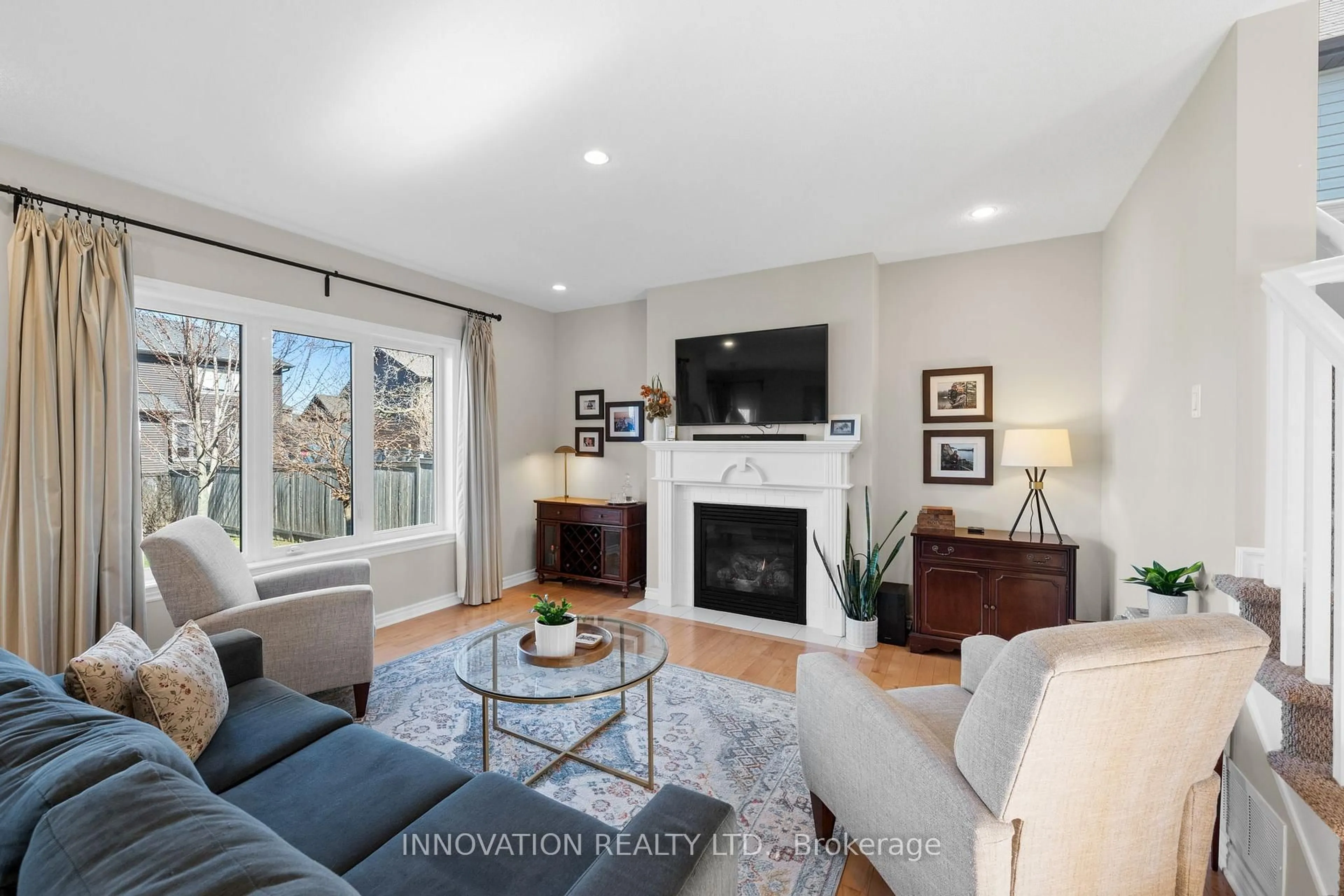 Living room with furniture, unknown for 122 Corndav Way, Richmond Ontario K0A 2Z0