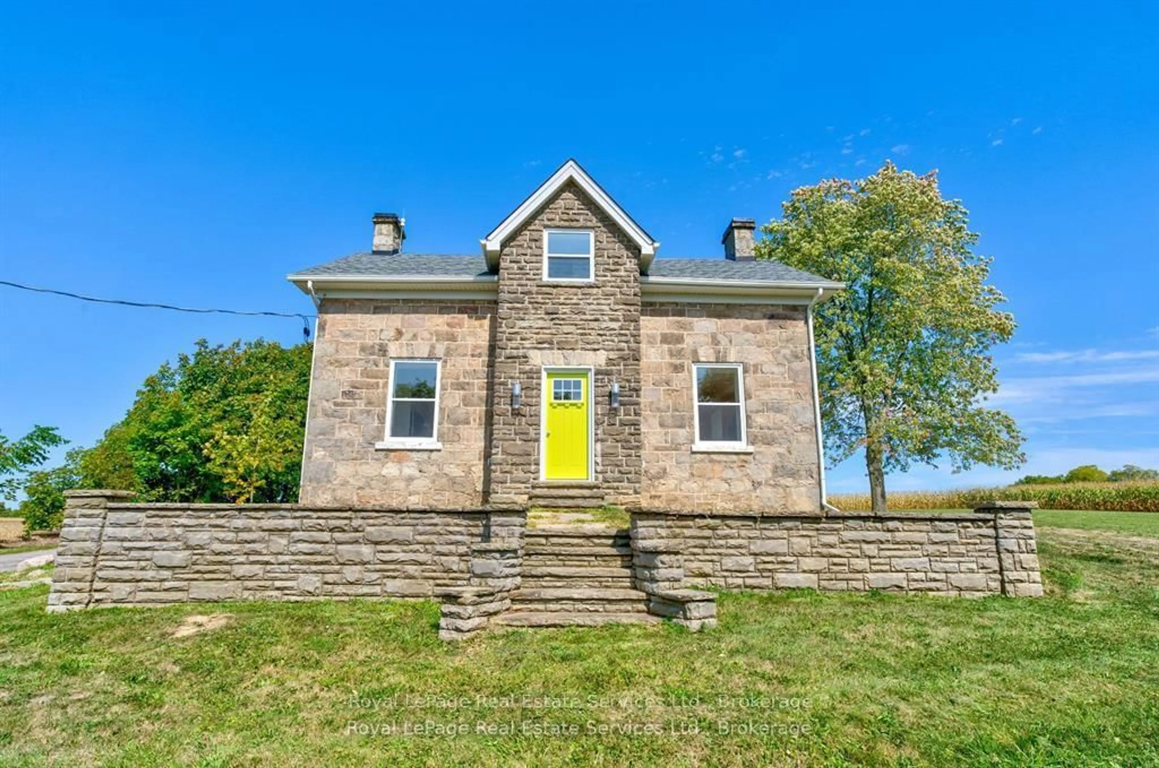 Home with brick exterior material, building for 1748 Centre Rd, Hamilton Ontario L8N 2Z7