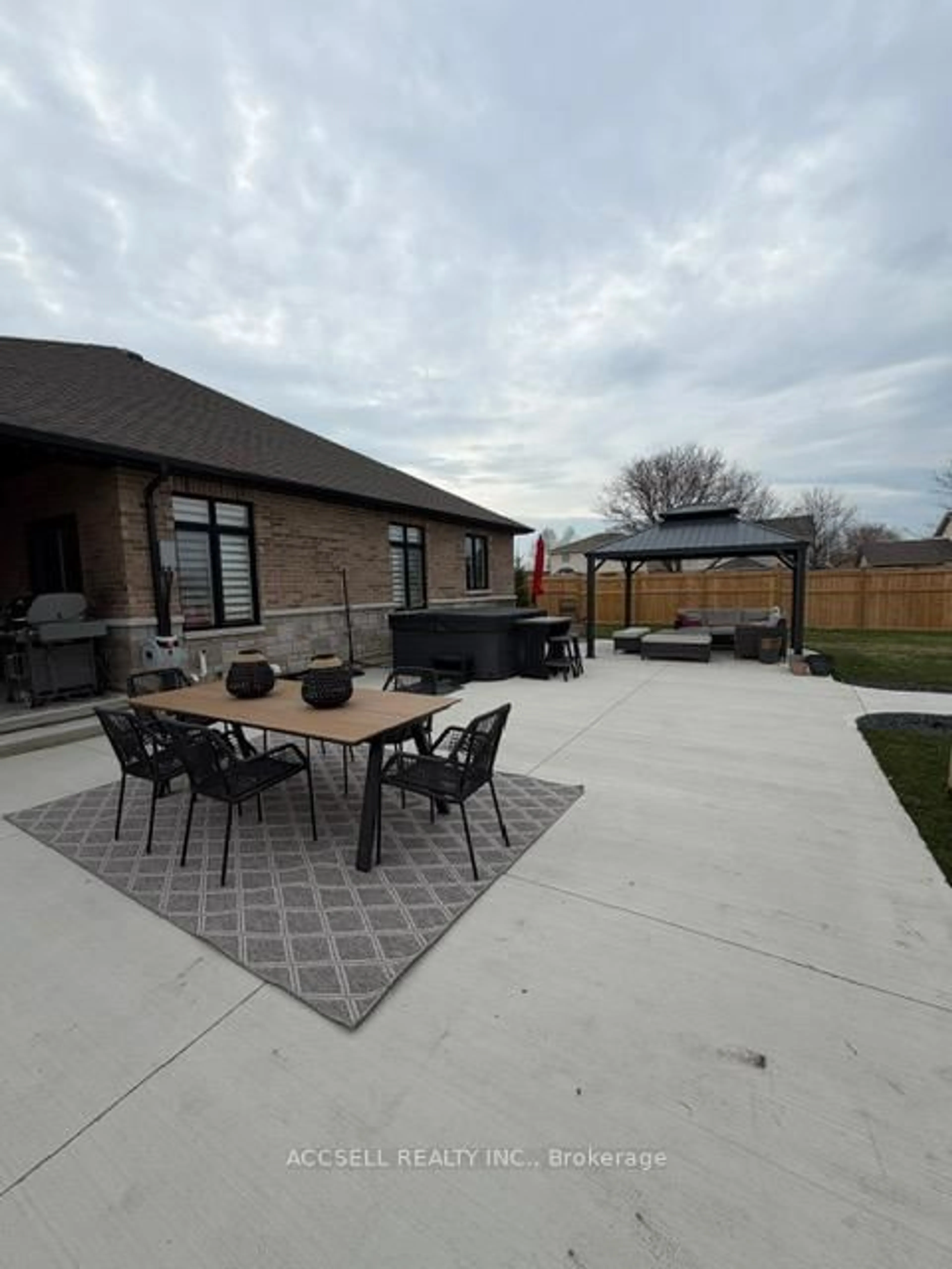 Patio, street for 470 Queen St, Out of Area Ontario N0N 1G0