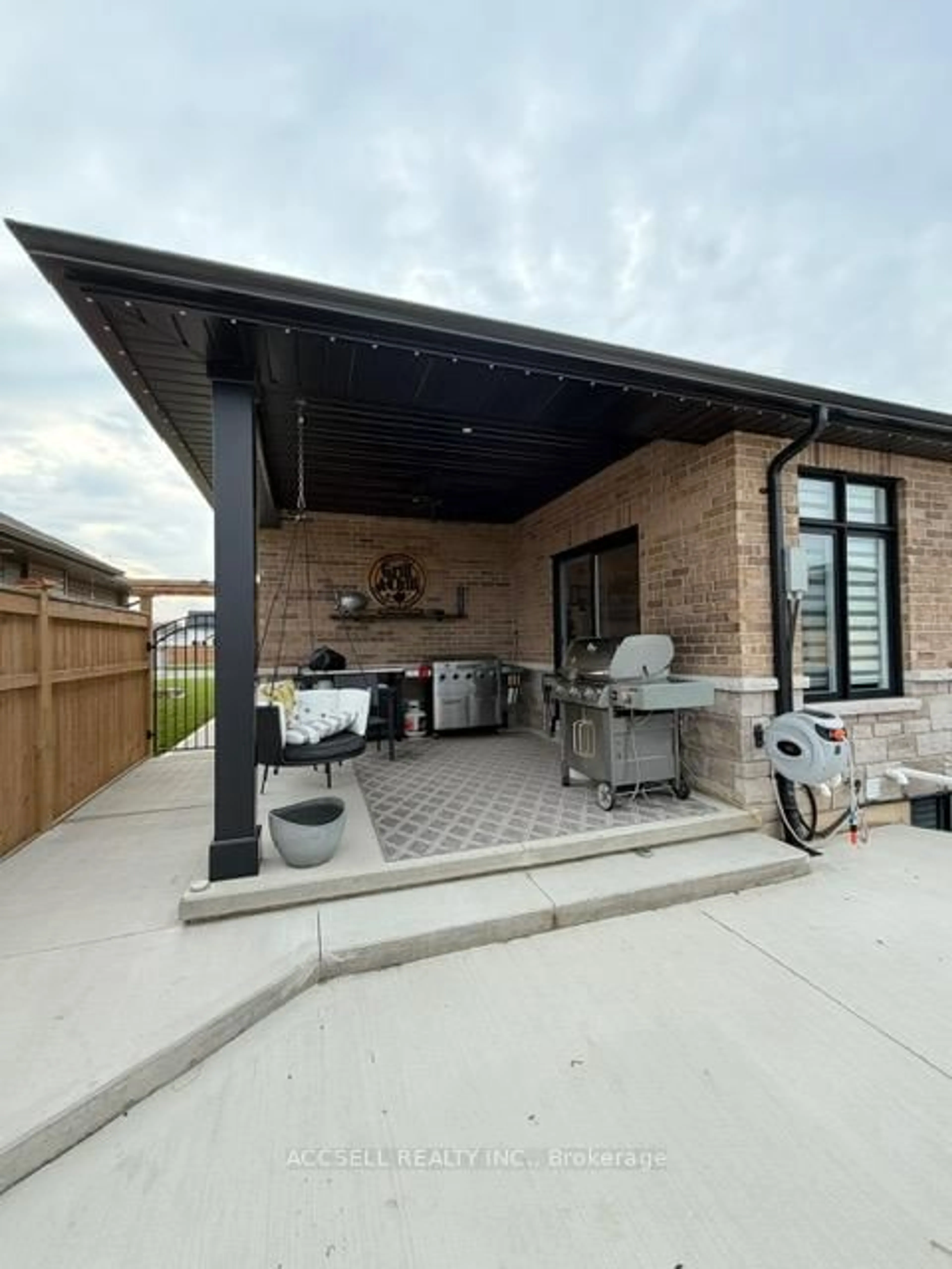 Patio, street for 470 Queen St, Out of Area Ontario N0N 1G0