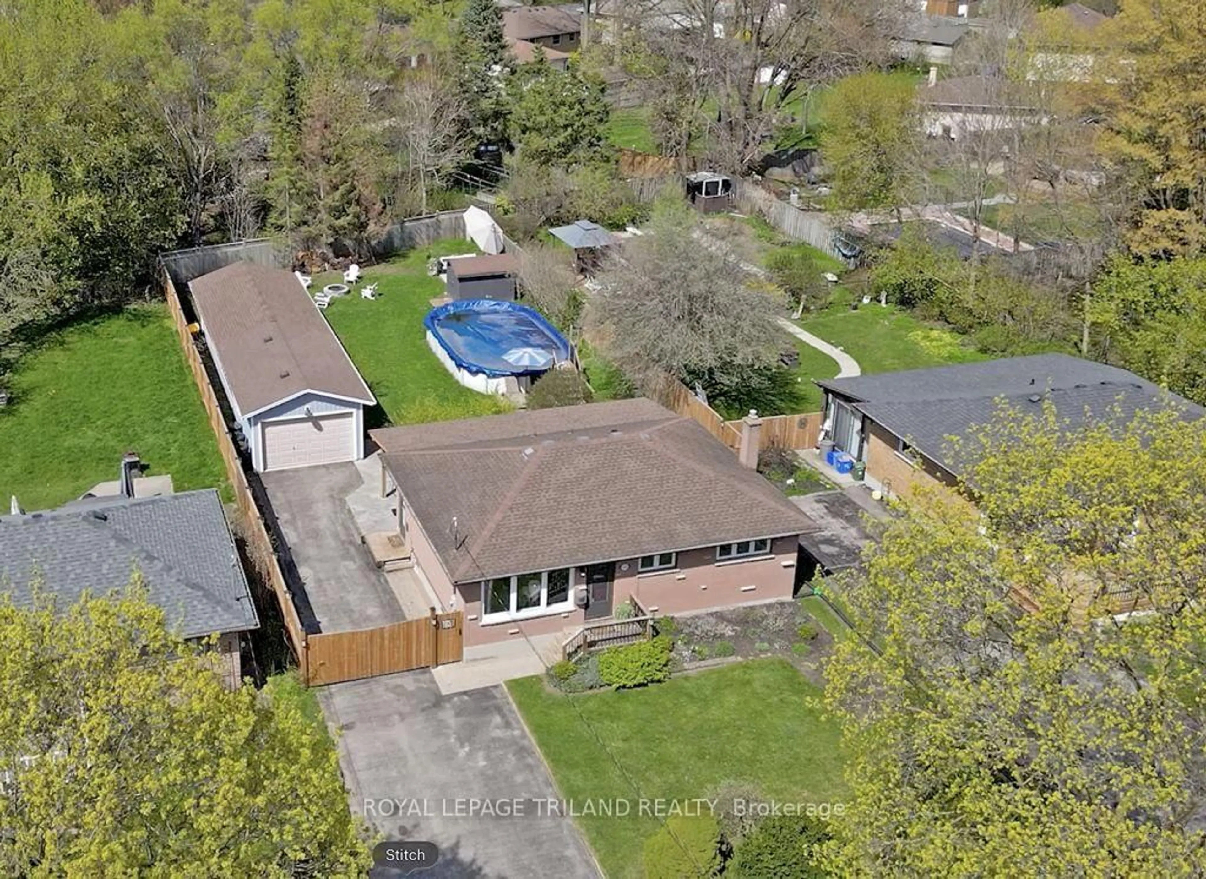 A pic from outside/outdoor area/front of a property/back of a property/a pic from drone, water/lake/river/ocean view for 112 Burnside Dr, London East Ontario N5V 1B5