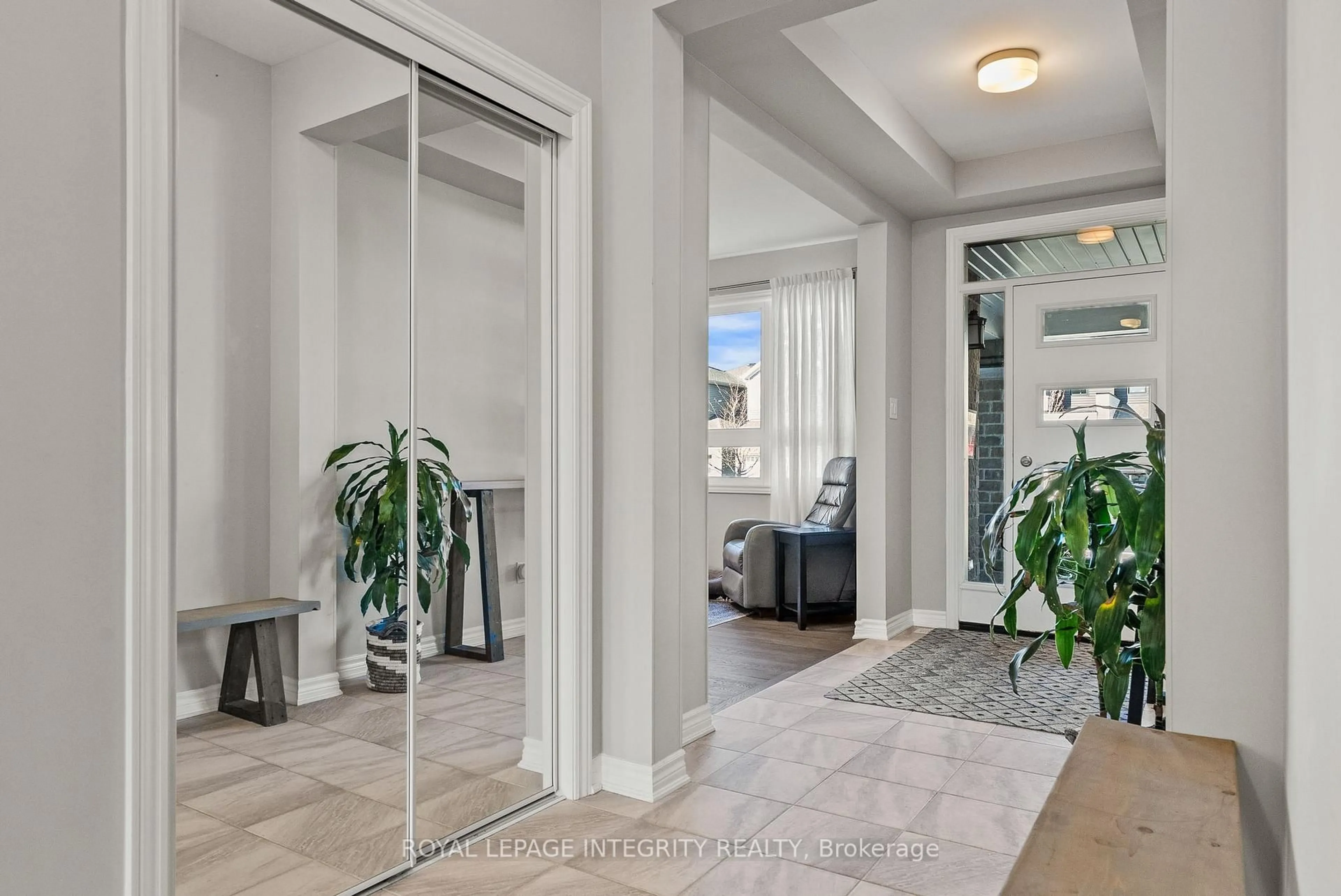 Indoor entryway for 112 Reliance Rdge, Ottawa Ontario K2V 0R5