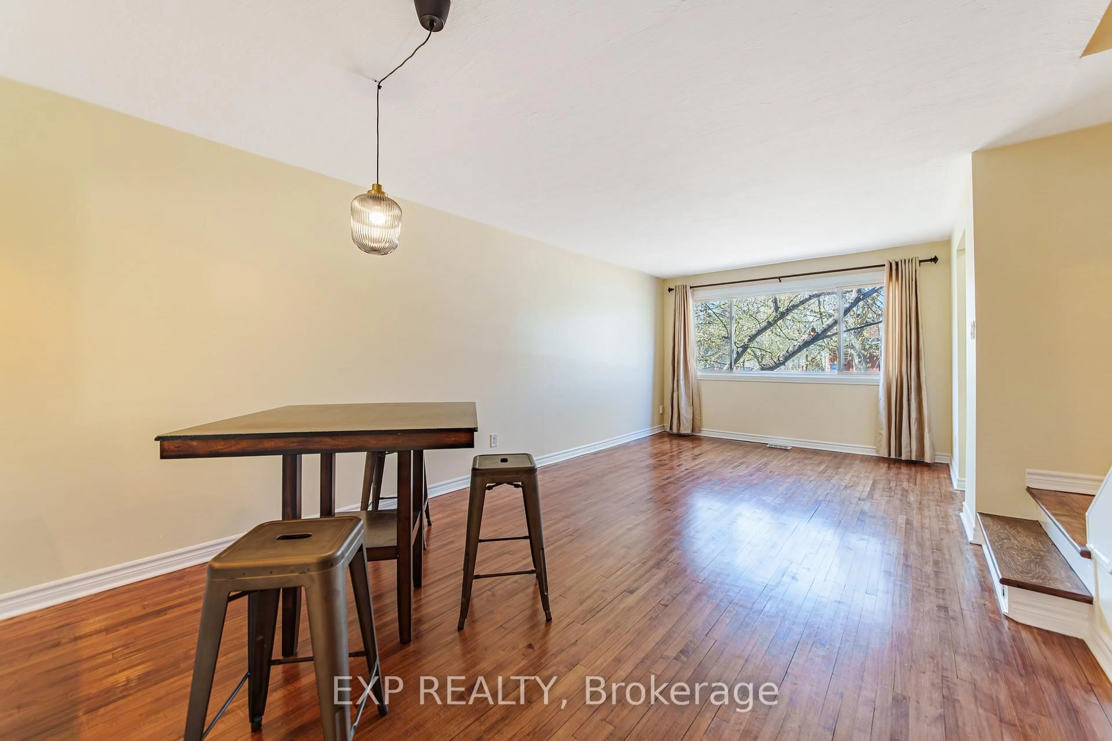 Dining room, wood/laminate floor for 1518 Lepage Ave, Ottawa Ontario K1Z 8C9