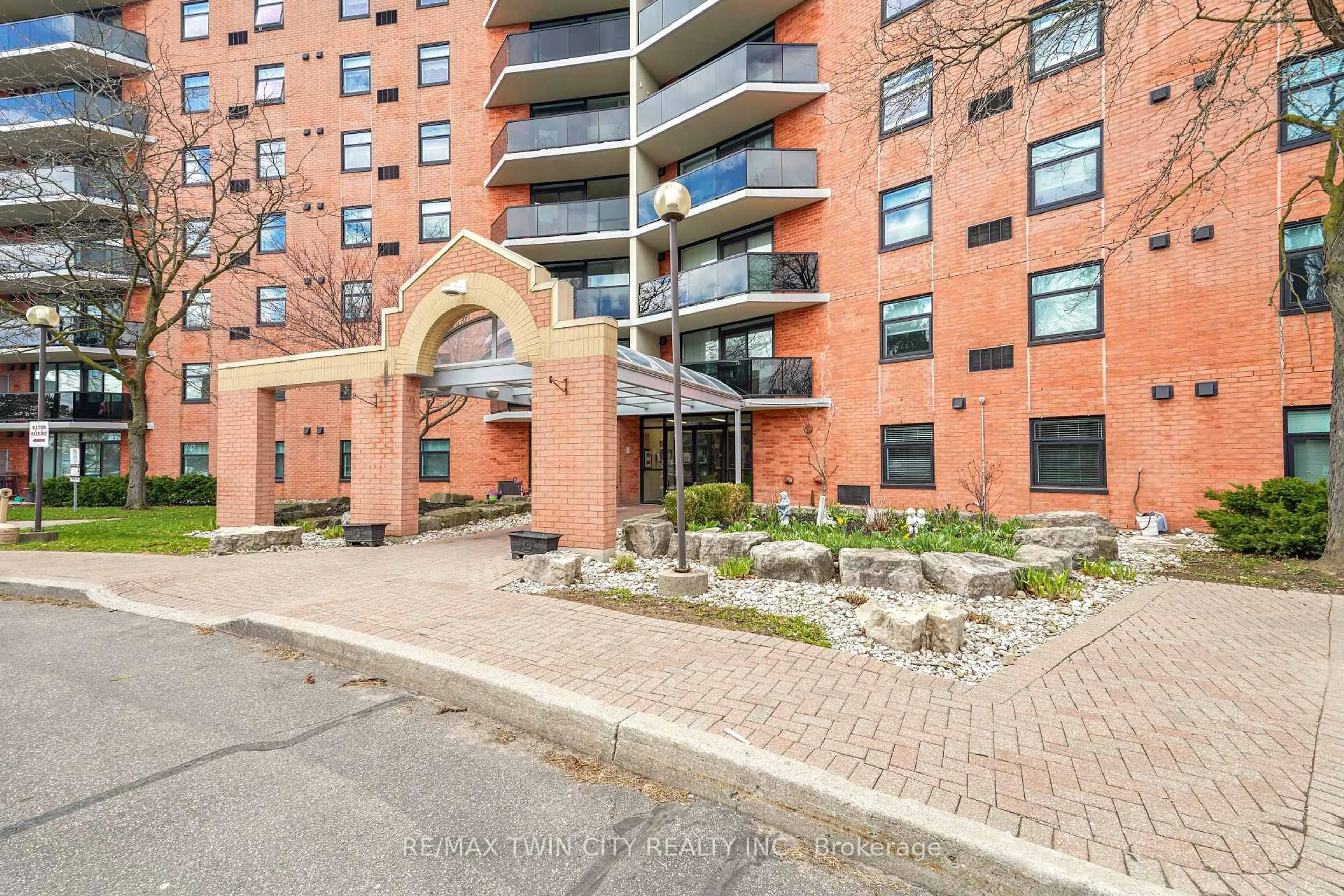 Unknown for 9 Bonheur Crt #207, Brantford Ontario N3P 1Z5