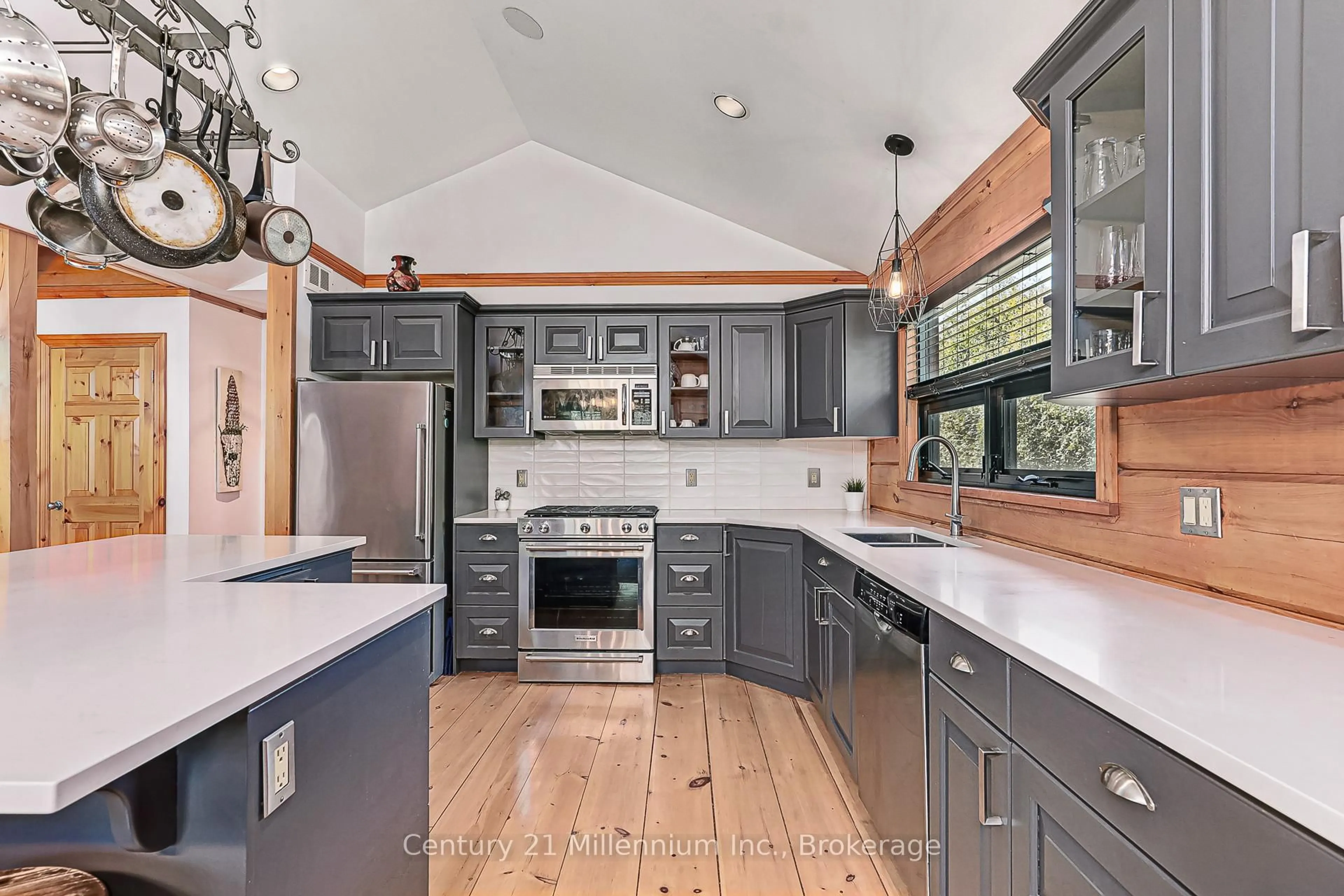 Open concept kitchen, unknown for 108 Cortina Cres, Blue Mountains Ontario L9Y 3Z2