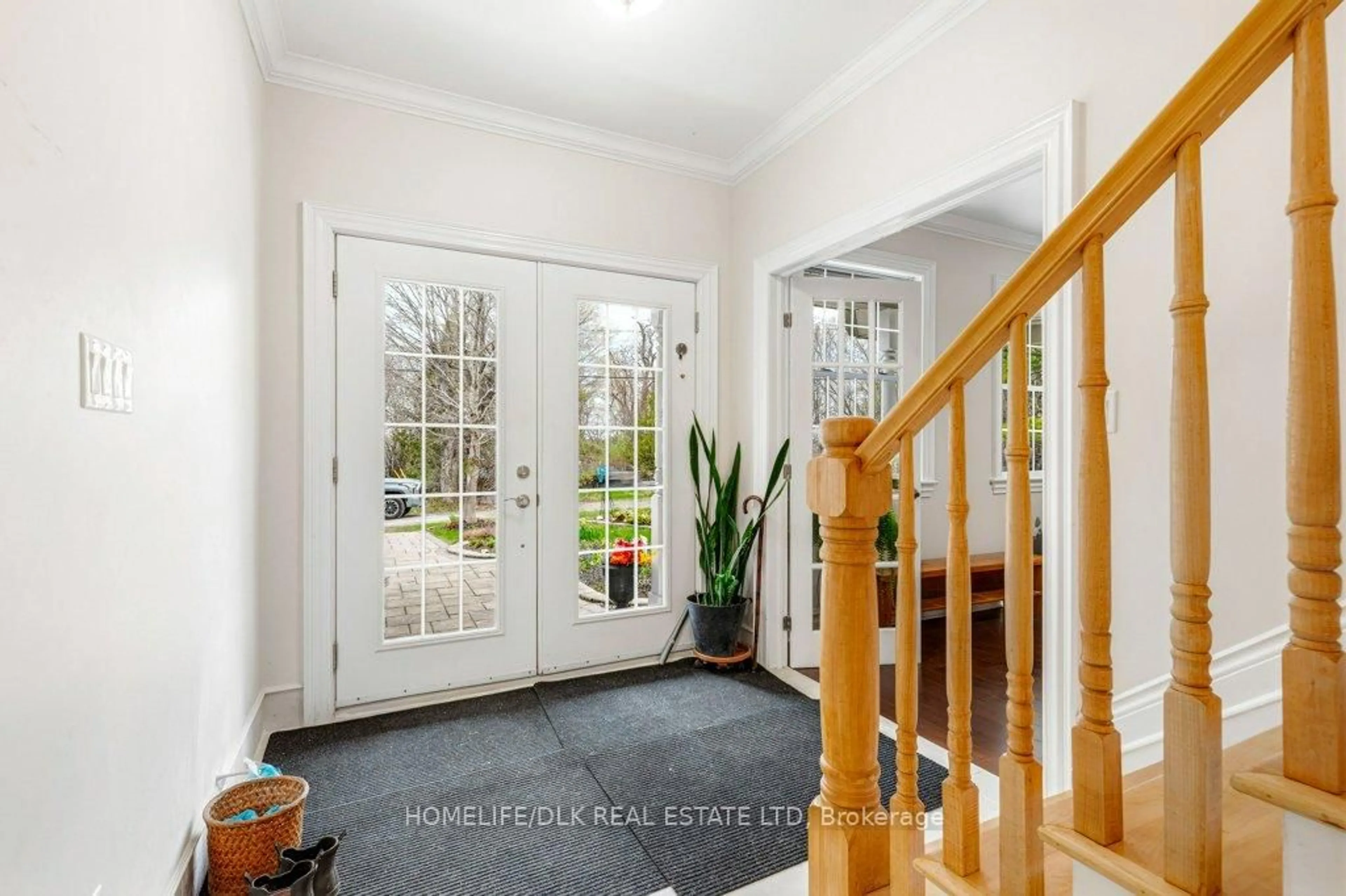 Indoor entryway for 109 Charlotte St, Merrickville-Wolford Ontario K0G 1N0