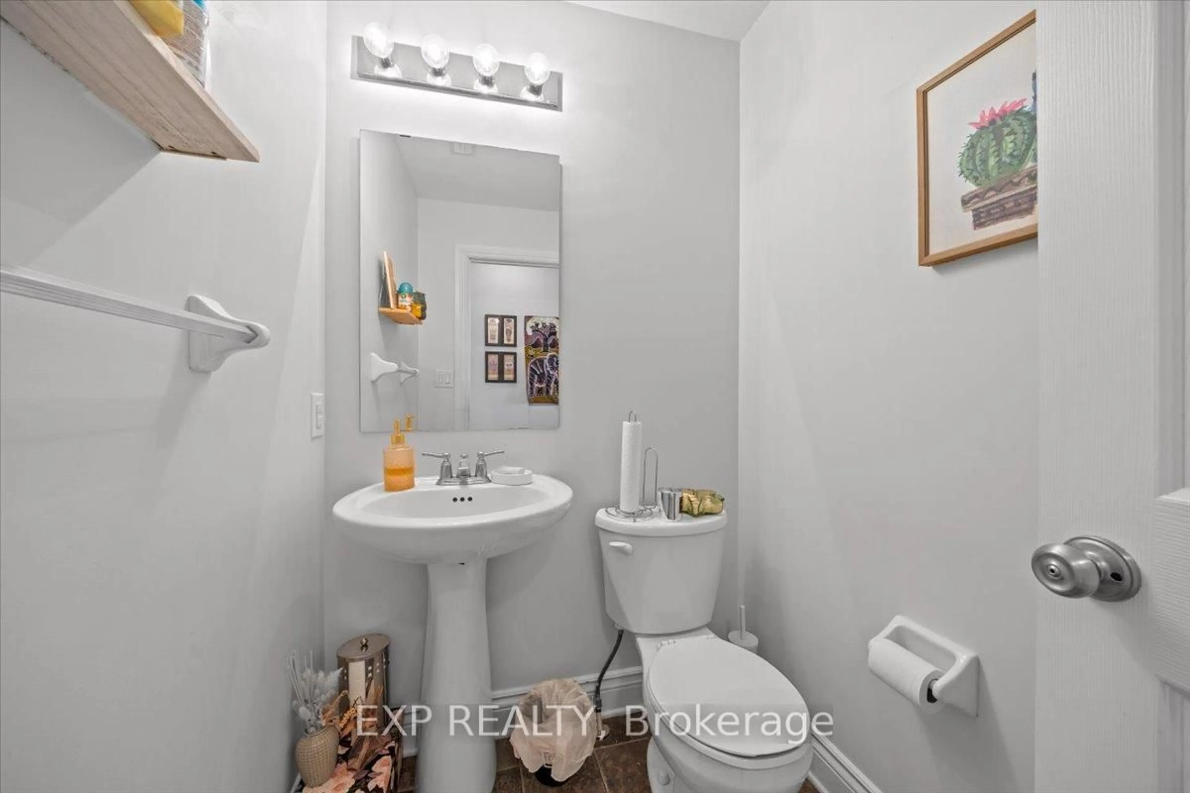 Standard bathroom, ceramic/tile floor for 290 Espin Hts, Ottawa Ontario K2J 0Y8