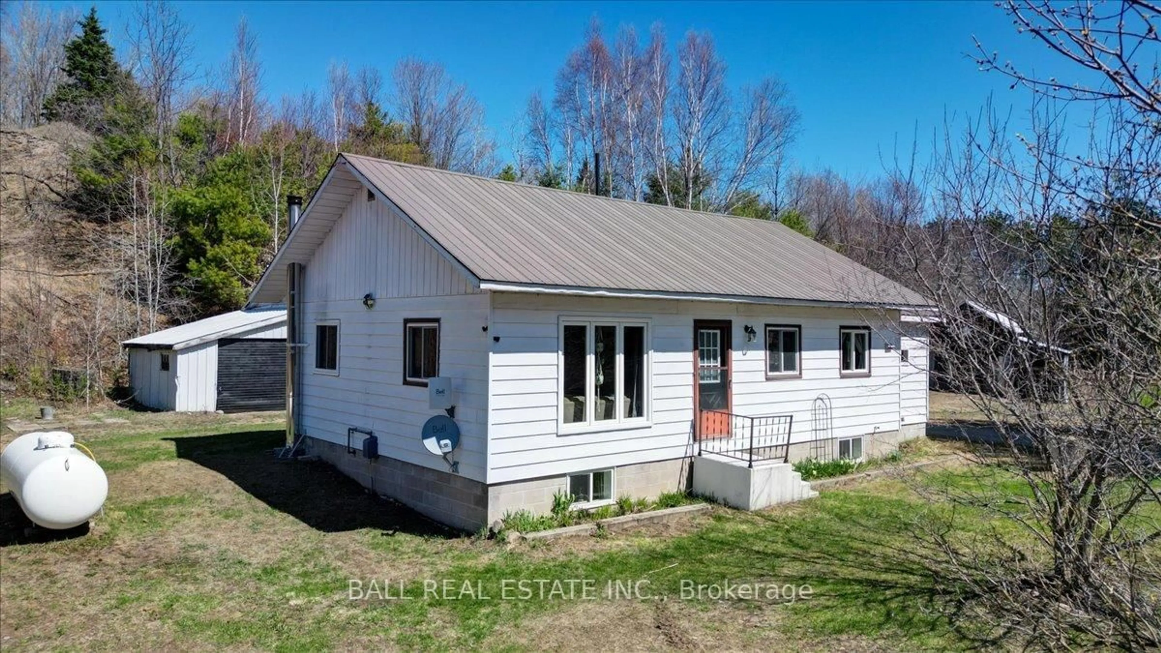 A pic from outside/outdoor area/front of a property/back of a property/a pic from drone, building for 202 Monck Rd, Bancroft Ontario K0L 1C0