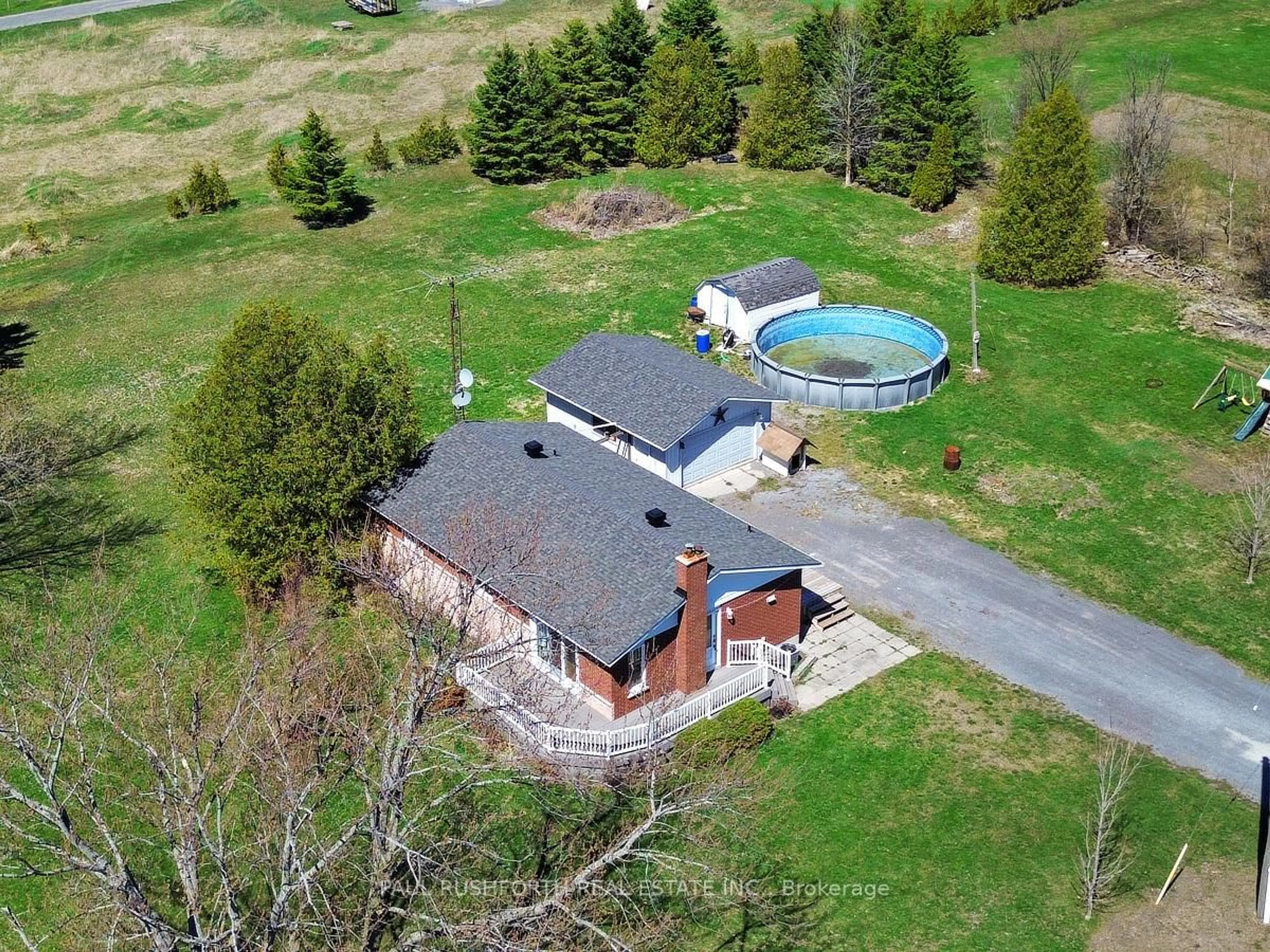 A pic from outside/outdoor area/front of a property/back of a property/a pic from drone, unknown for 14005 Concession Rd, North Stormont Ontario K0C 1H0