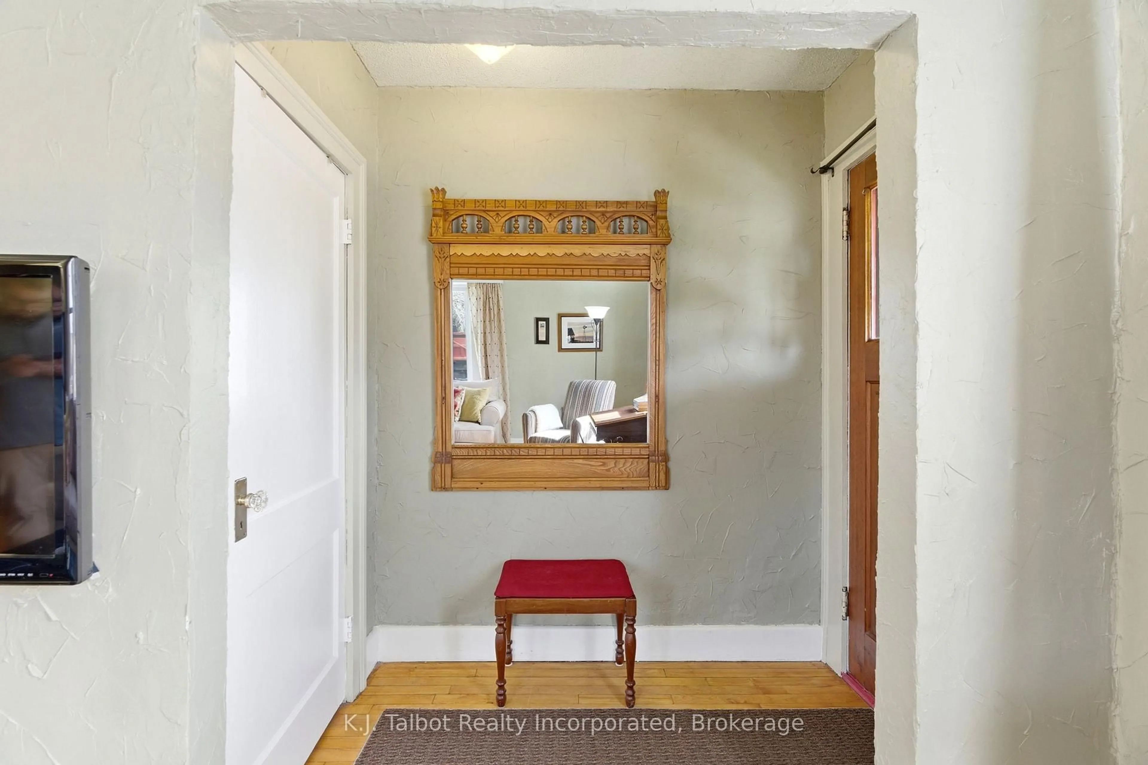Indoor entryway for 53 Arthur Lane, Ashfield-Colborne-Wawanosh Ontario N0M 1E0
