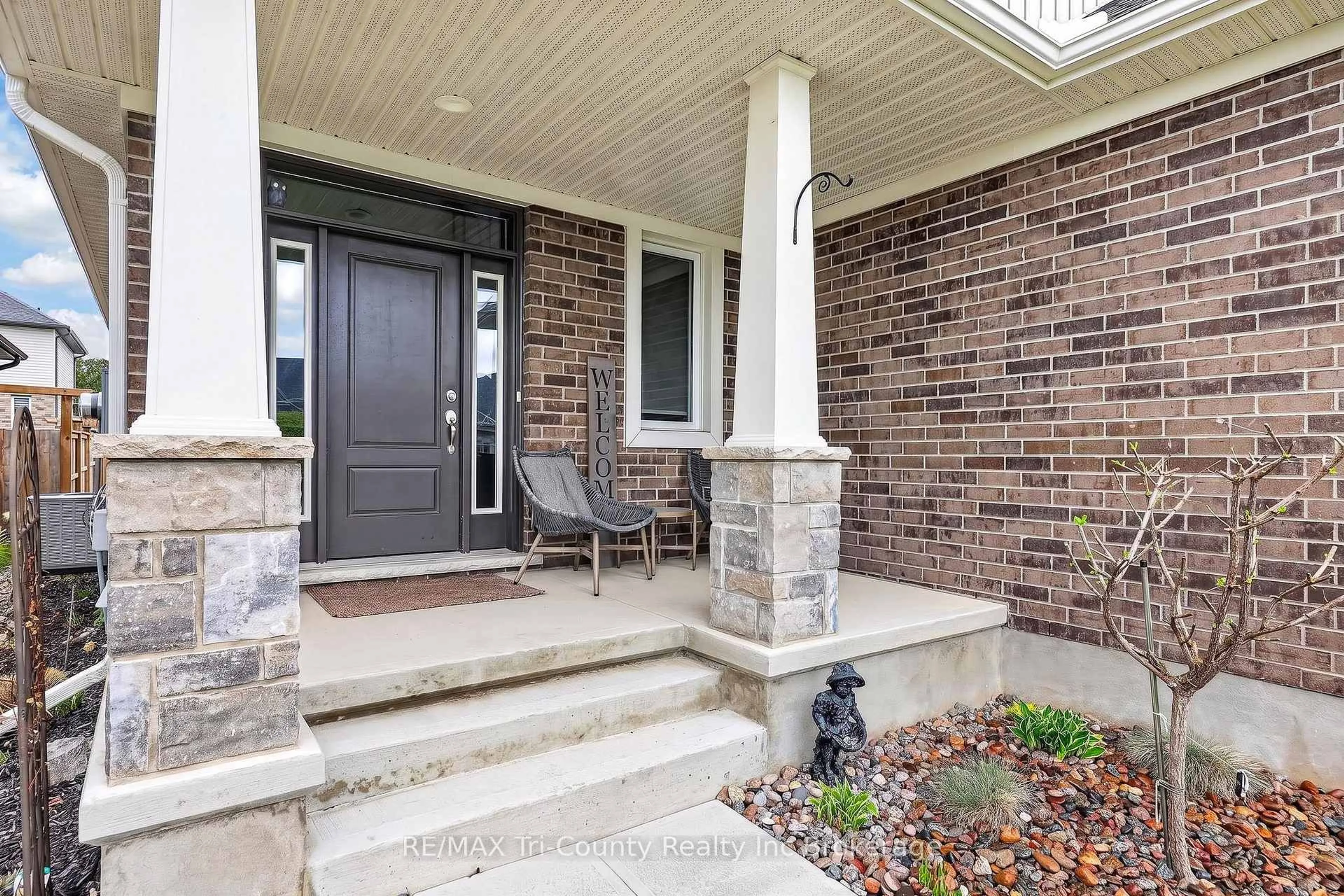 Indoor entryway for 150 Denrich Ave, Tillsonburg Ontario N4G 0H3