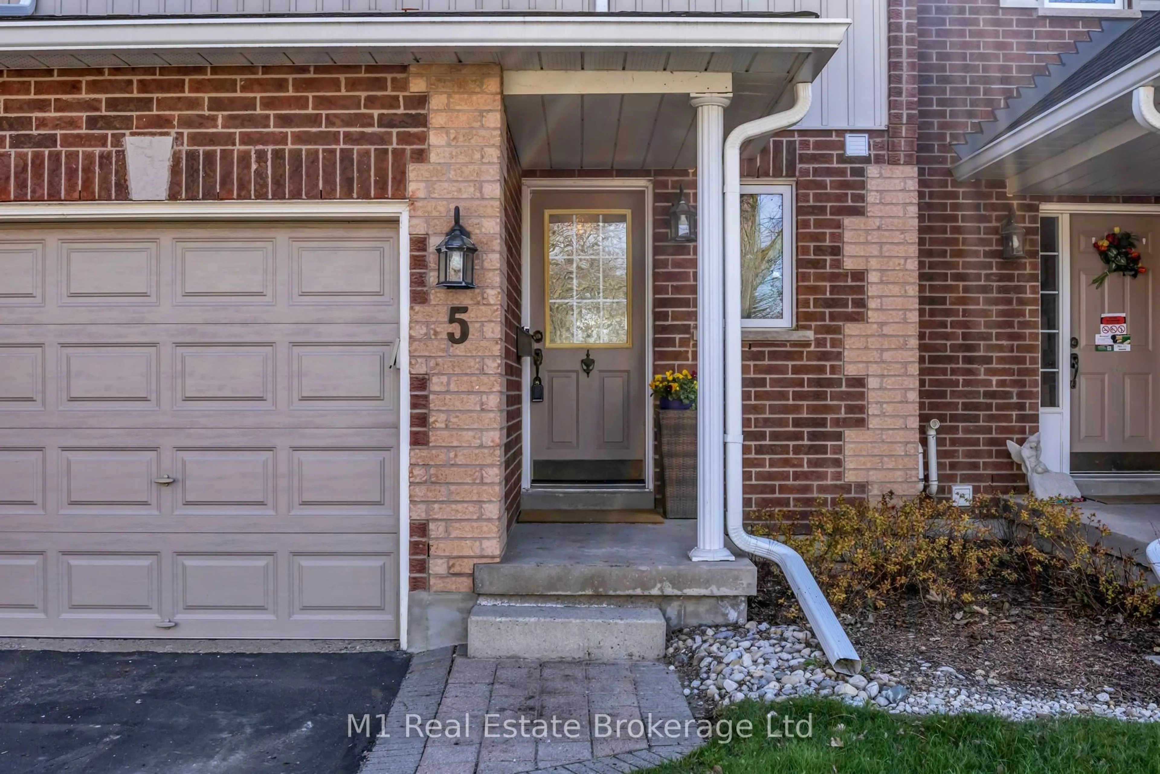 Unknown for 39 Ptarmigan Dr #5, Guelph Ontario N1C 1E8