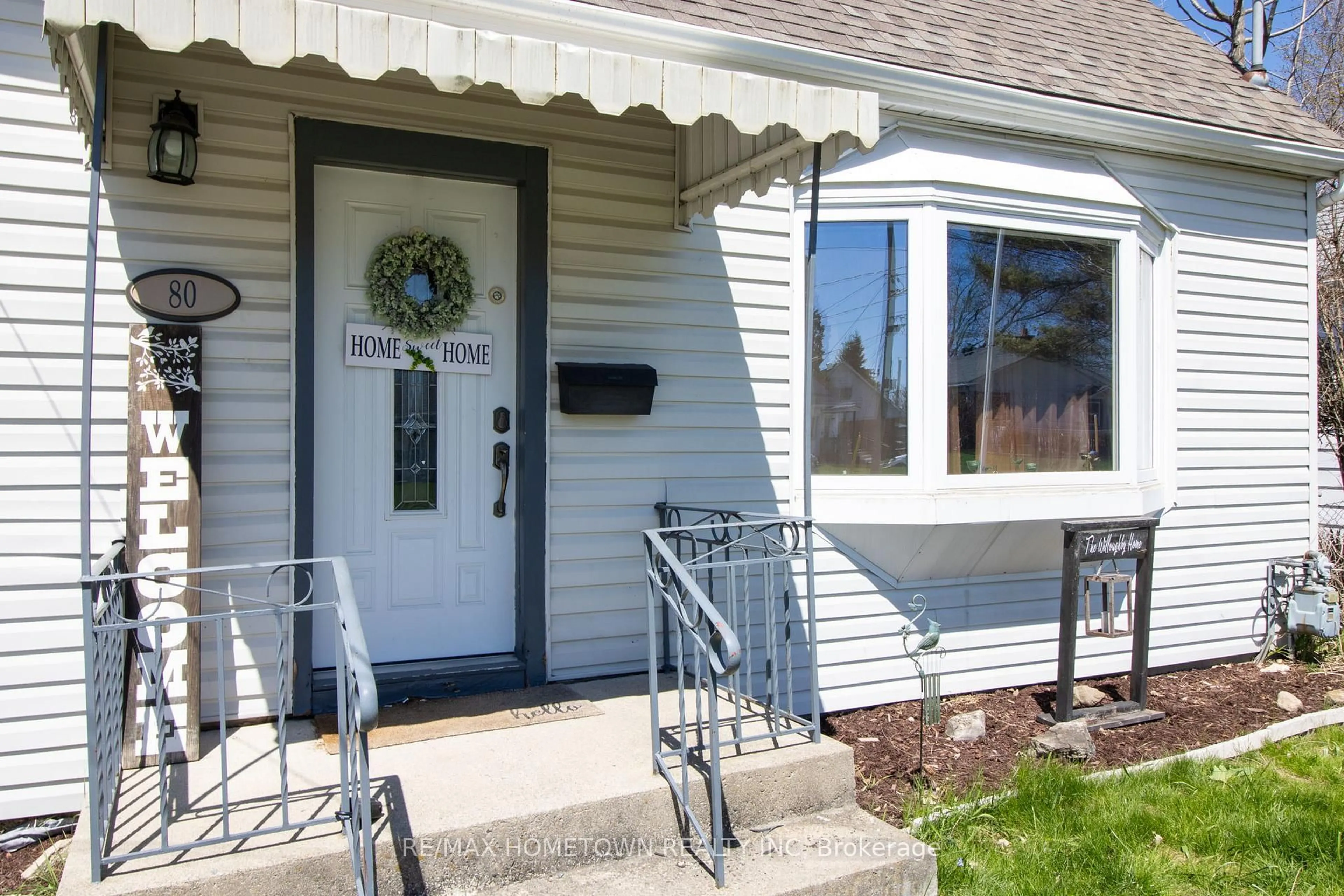 Home with vinyl exterior material, street for 80 Chaffey St, Brockville Ontario K6V 4L7