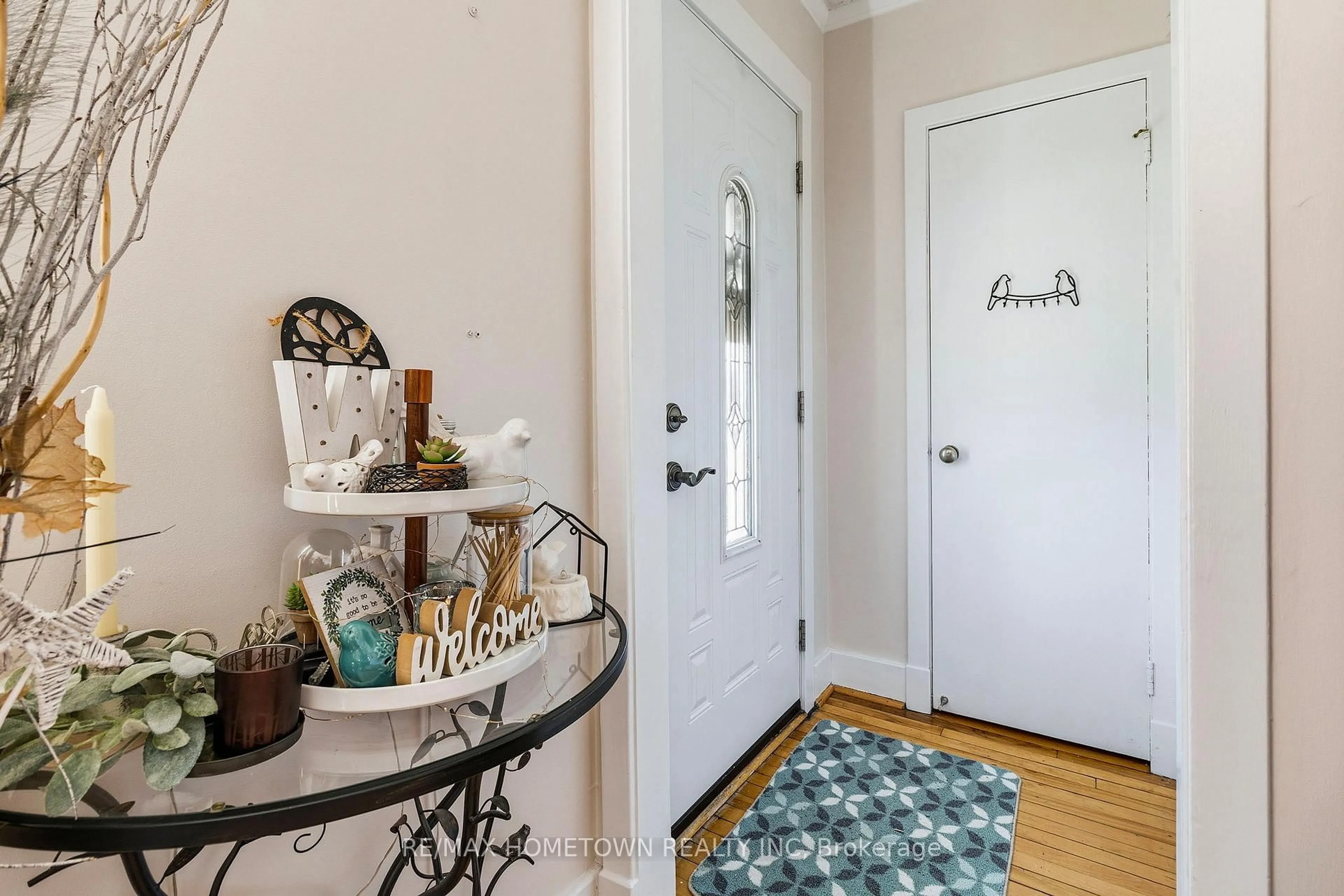 Indoor entryway for 80 Chaffey St, Brockville Ontario K6V 4L7