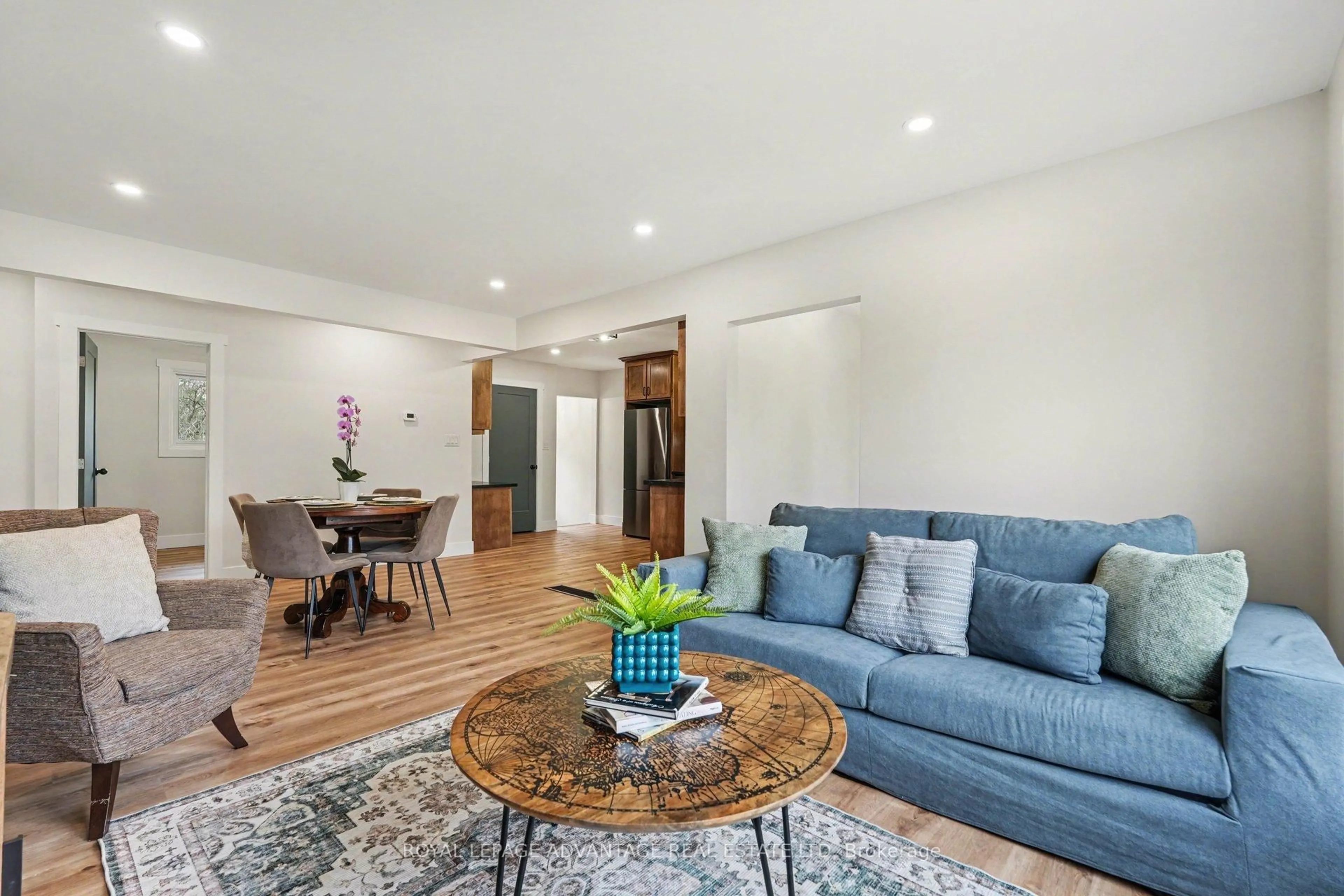 Living room with furniture, wood/laminate floor for 174 Carss Ave, Smiths Falls Ontario K7A 4B1