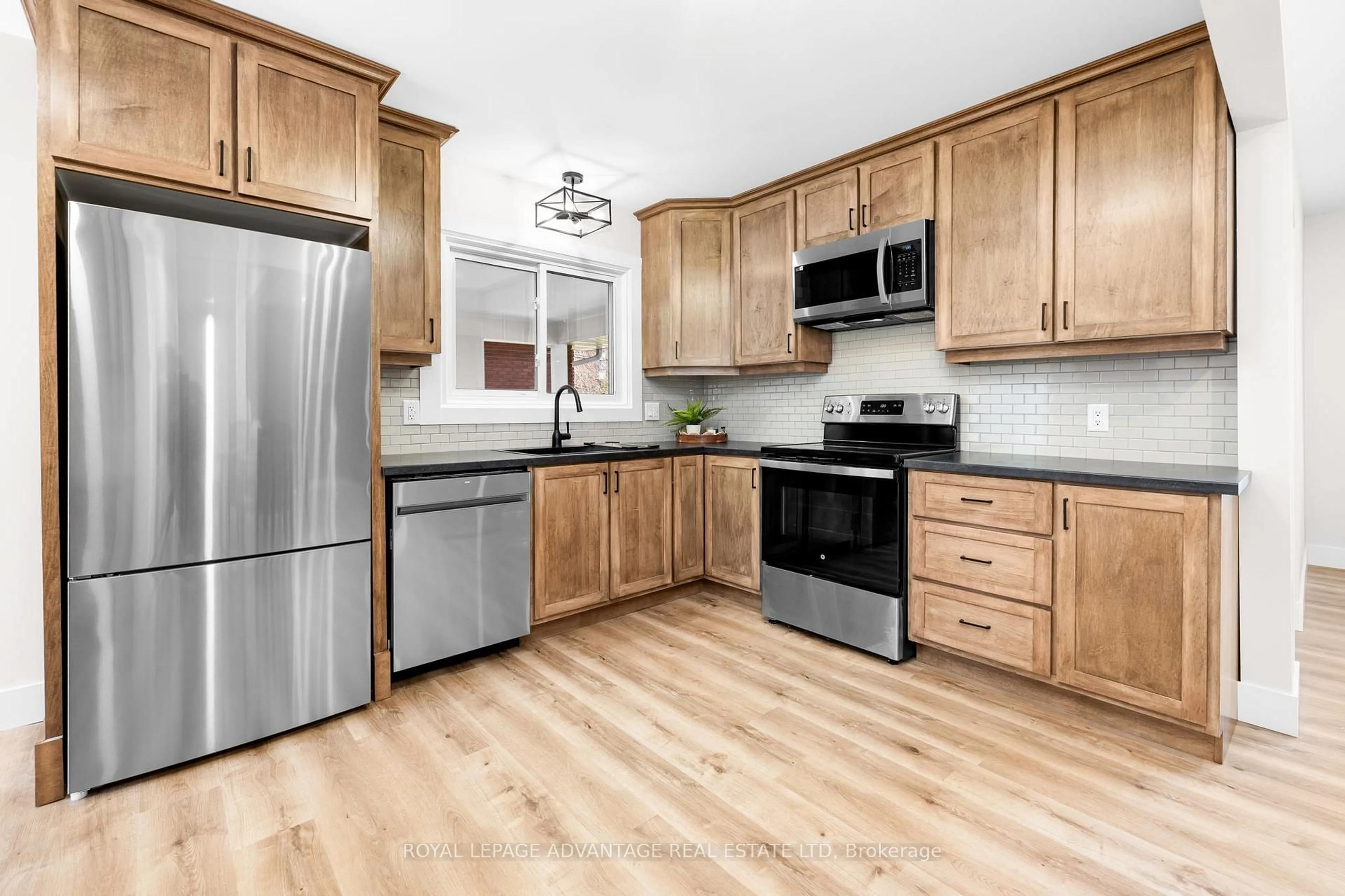 Open concept kitchen, unknown for 174 Carss Ave, Smiths Falls Ontario K7A 4B1