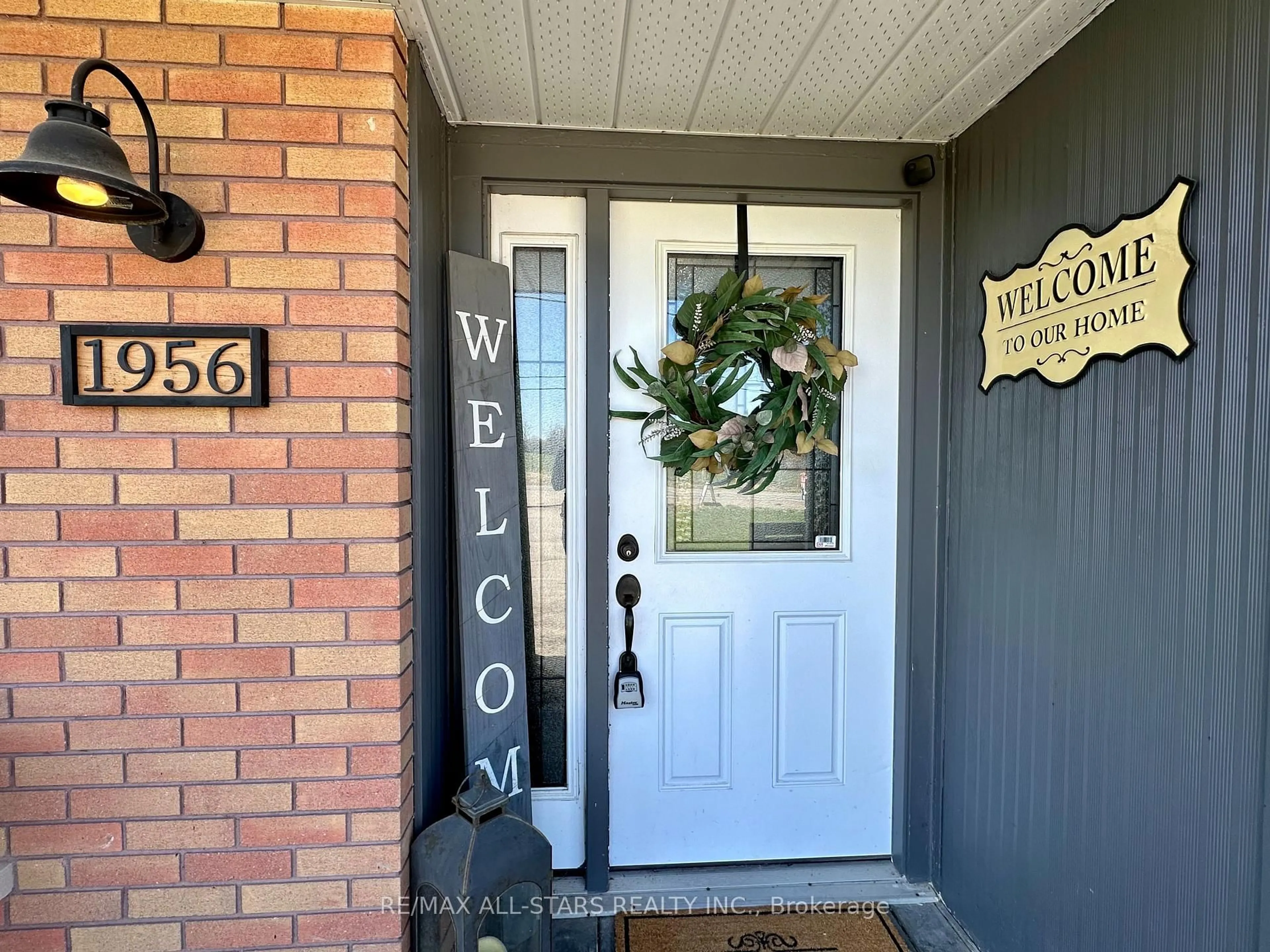 Indoor entryway for 1956 County 8 Rd, Kawartha Lakes Ontario K0M 1A0