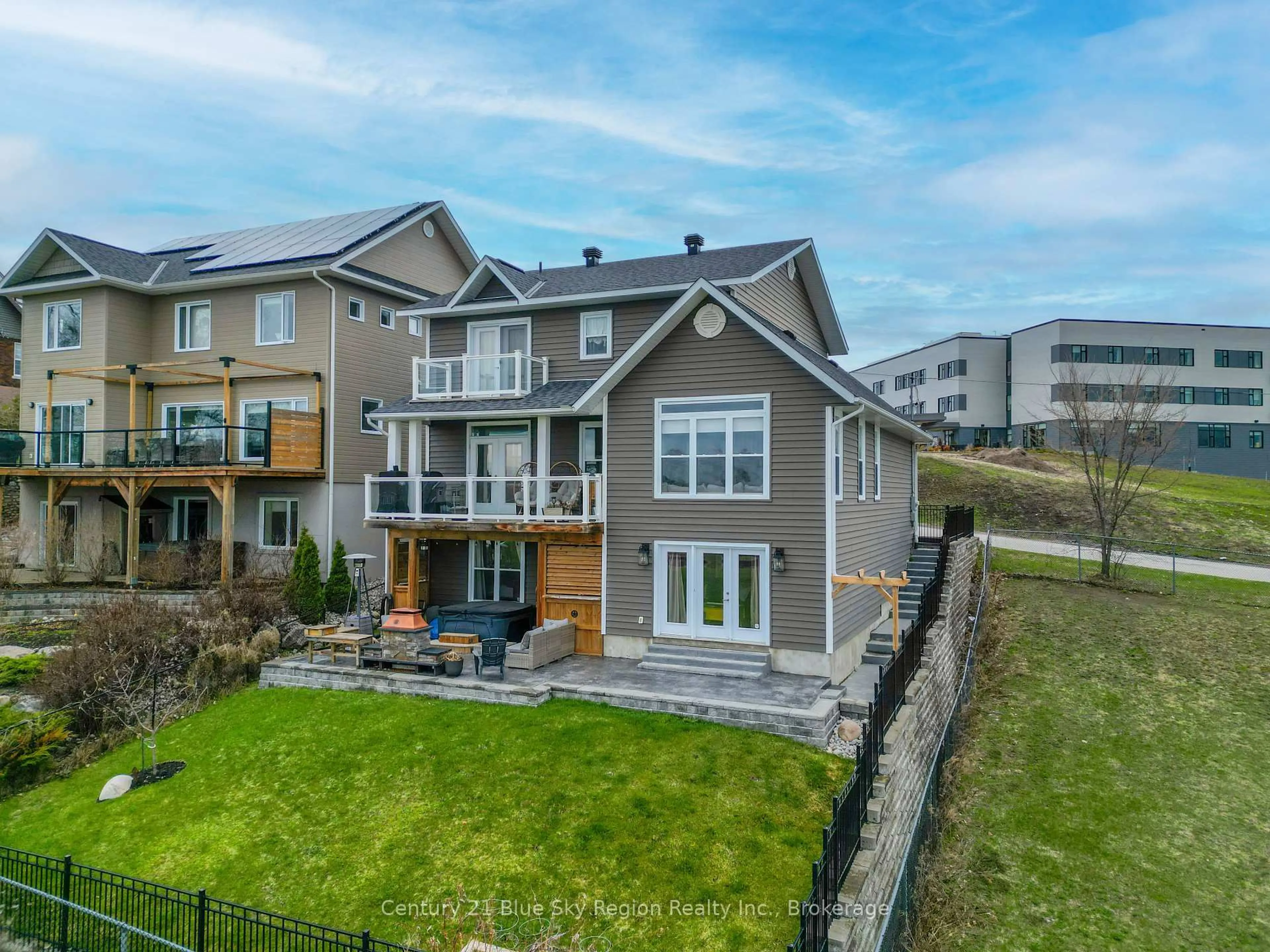 A pic from outside/outdoor area/front of a property/back of a property/a pic from drone, unknown for 723 Mclaren St, North Bay Ontario P1B 3M1
