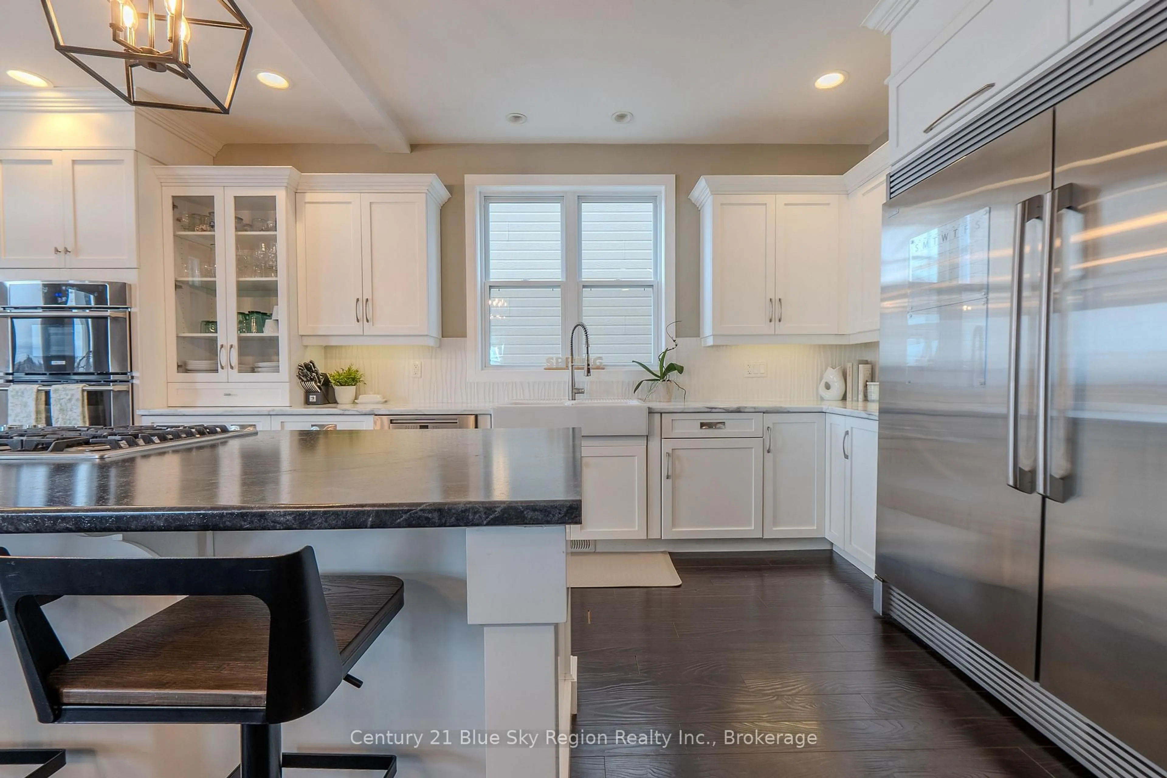 Open concept kitchen, ceramic/tile floor for 723 Mclaren St, North Bay Ontario P1B 3M1