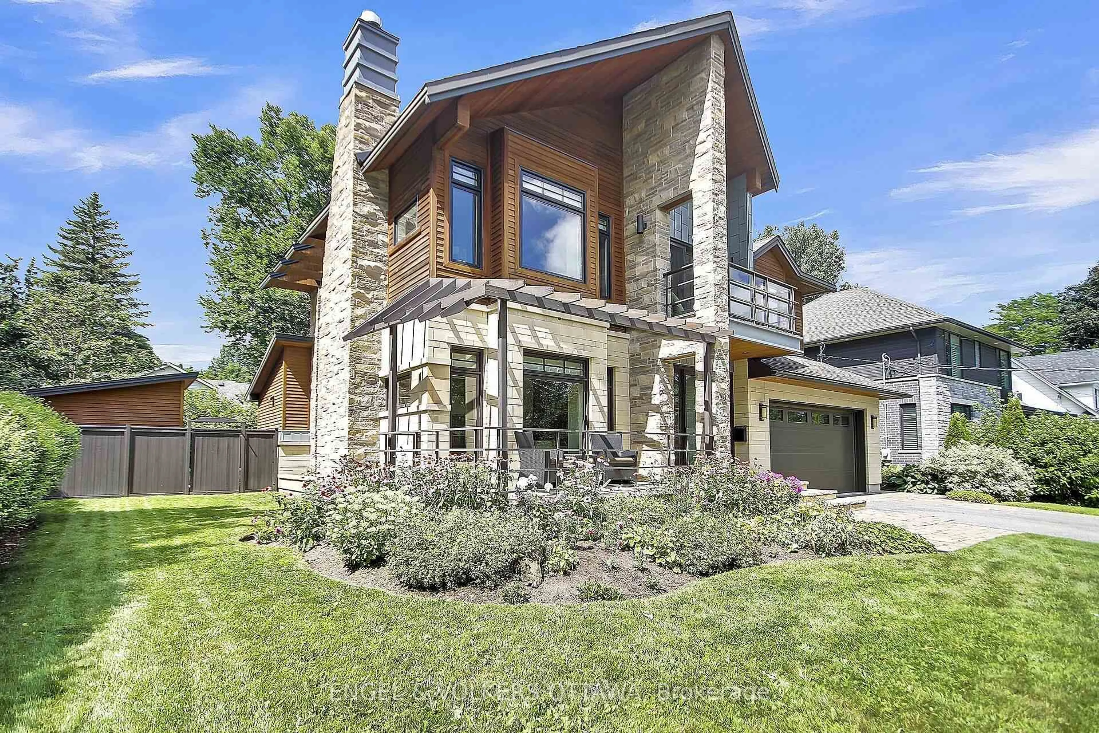 Home with brick exterior material, unknown for 592 Brierwood Ave, Ottawa Ontario K2A 2H8