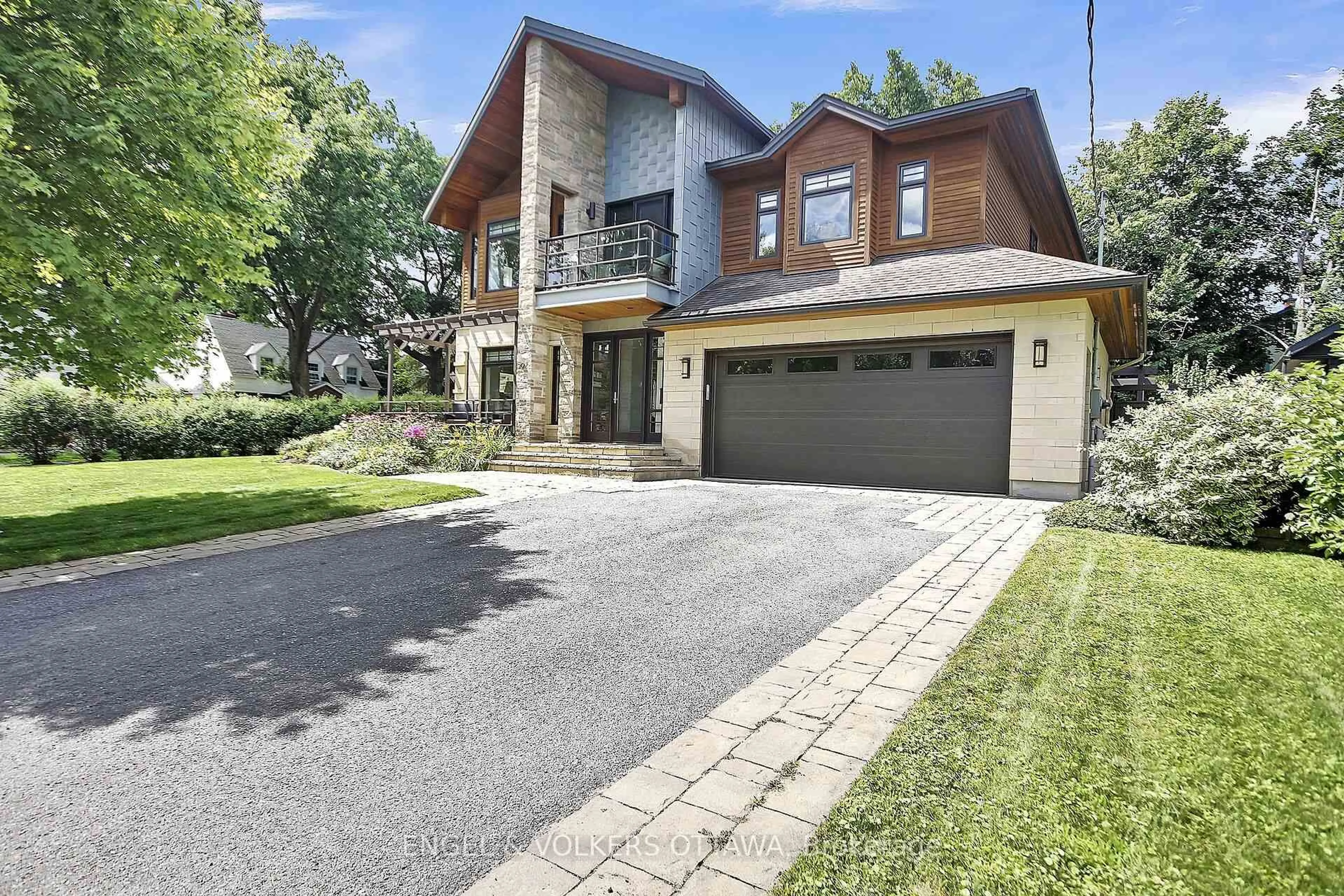 Home with brick exterior material, street for 592 Brierwood Ave, Ottawa Ontario K2A 2H8