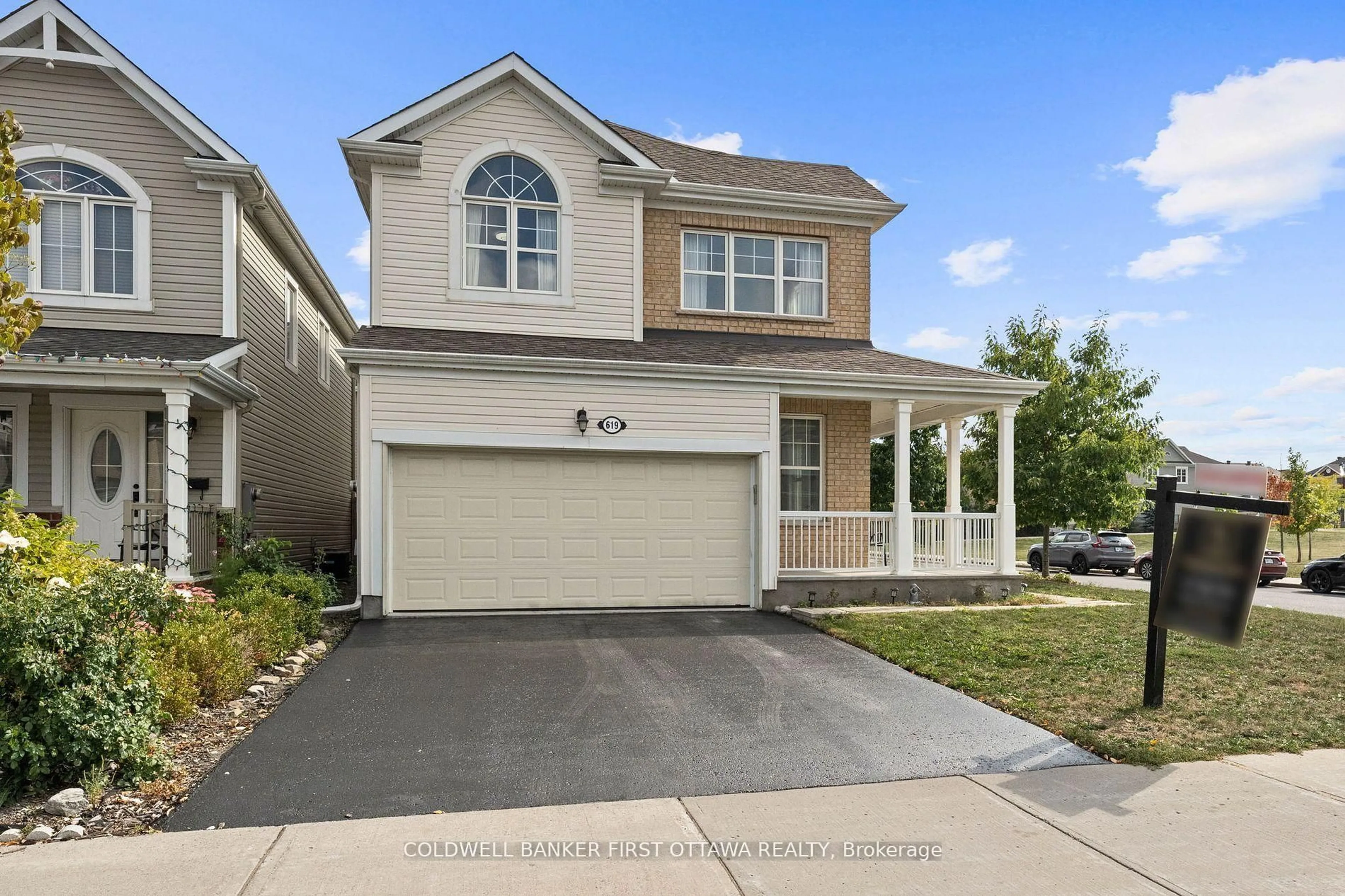Home with vinyl exterior material, street for 619 DUNDONALD Dr, Ottawa Ontario K2J 5Y8
