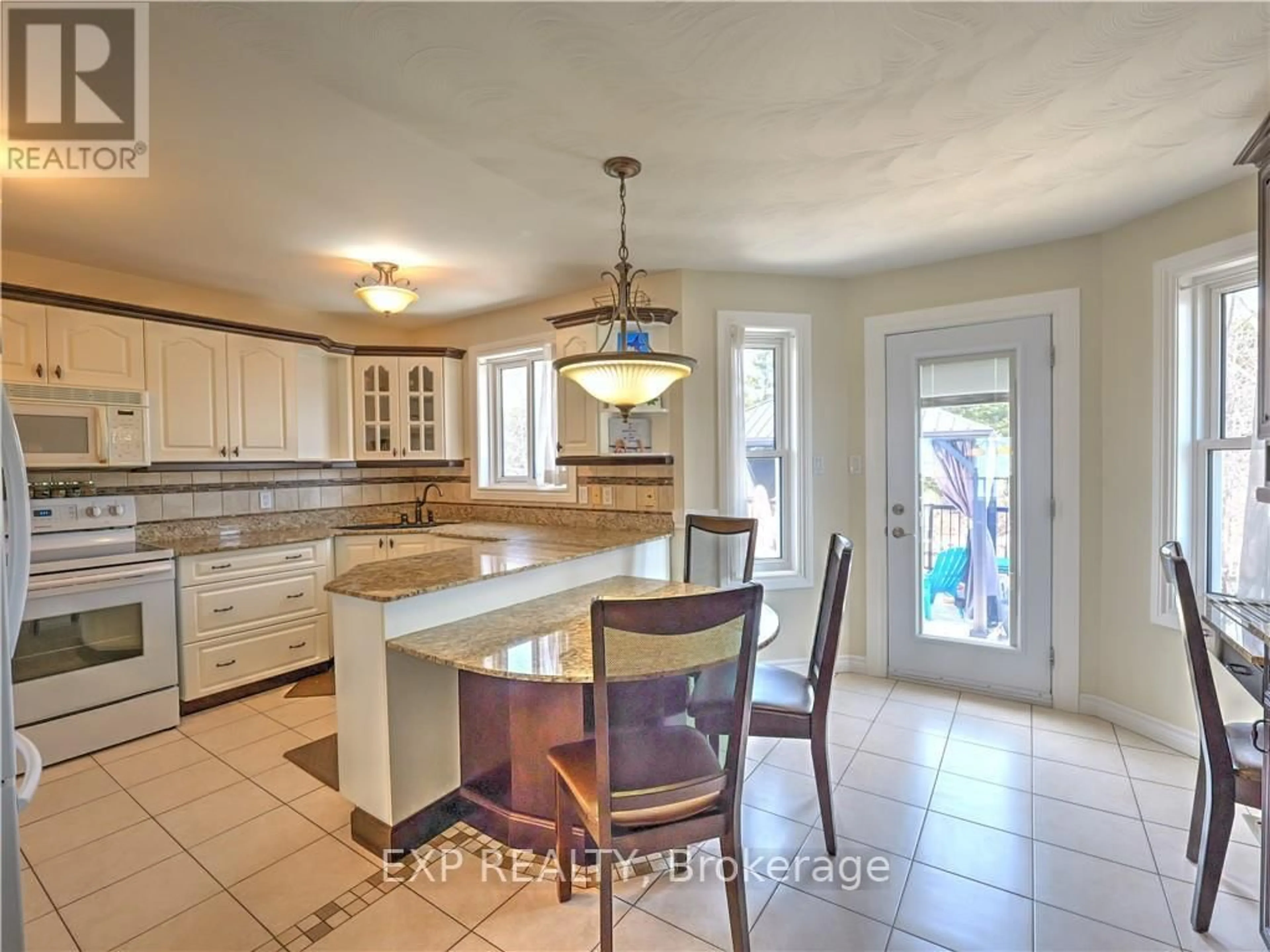 Open concept kitchen, ceramic/tile floor for 4343 Chateau Cres, Greater Sudbury Ontario P3P 1Y6