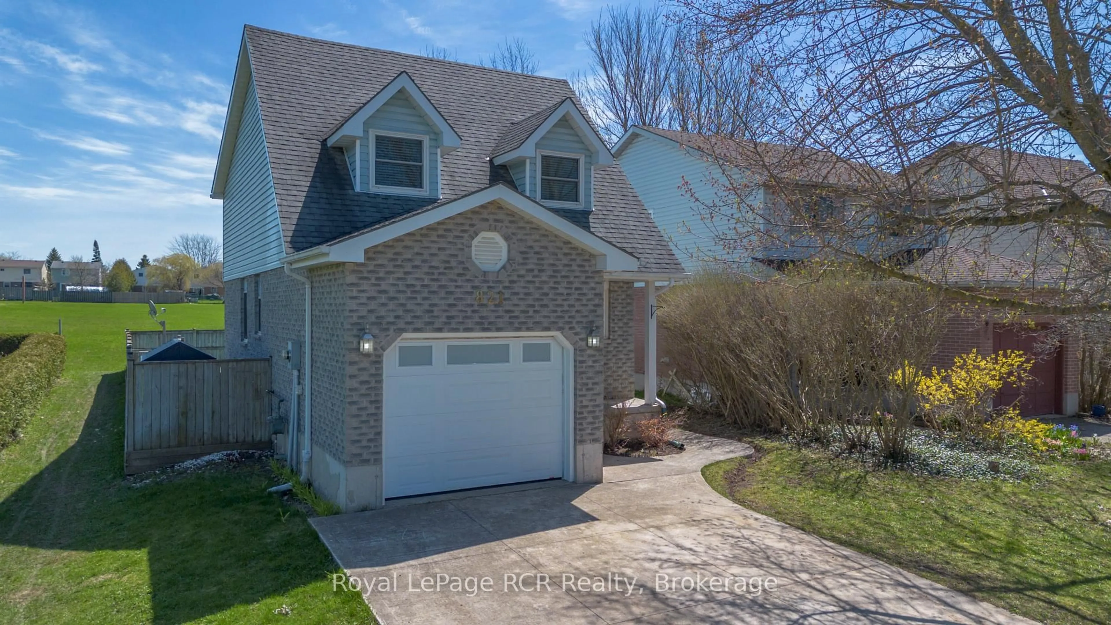 A pic from outside/outdoor area/front of a property/back of a property/a pic from drone, street for 821 Mackendrick Dr, Kincardine Ontario N2Z 3A5